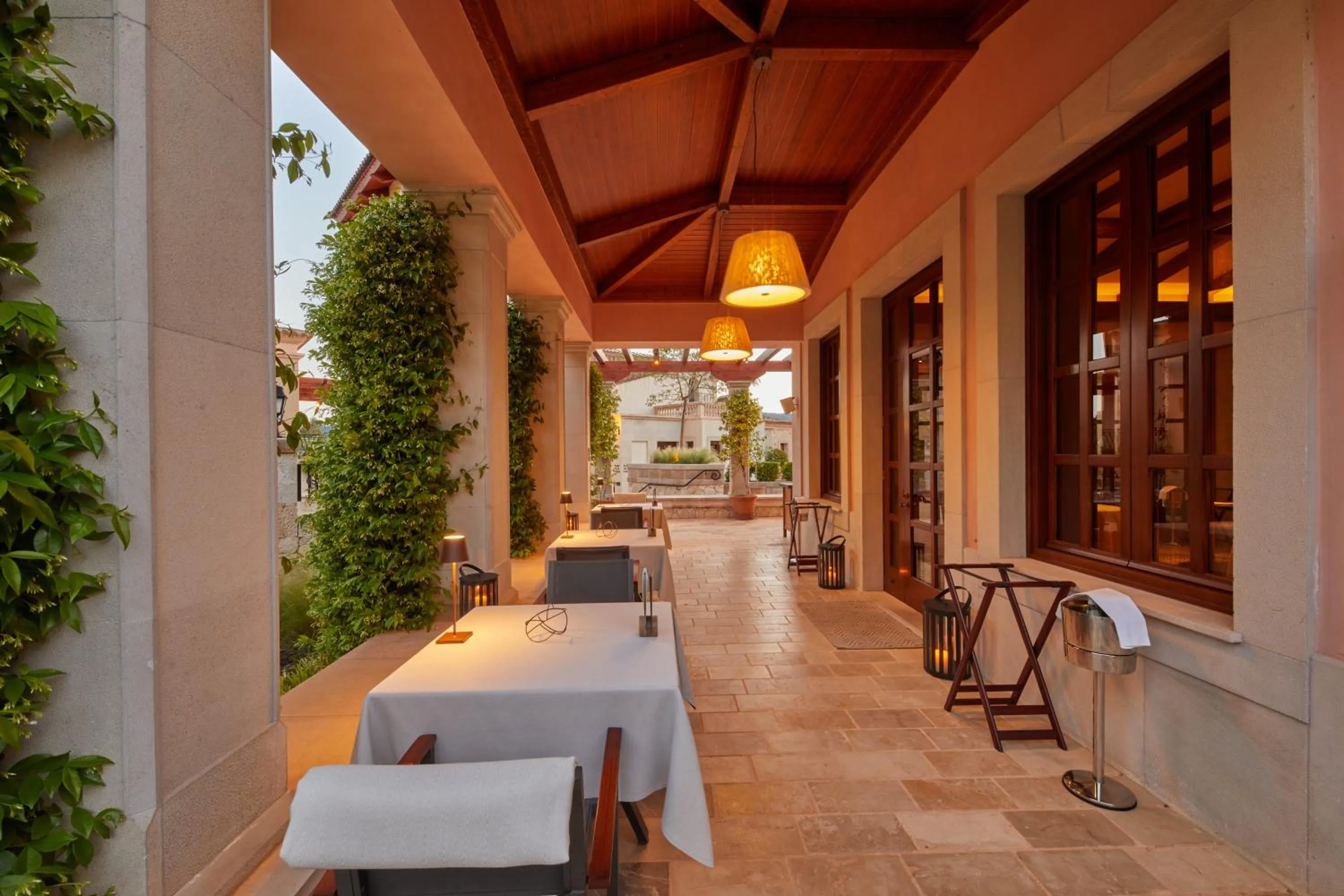 Restaurant/places to eat in CAP VERMELL GRAND HOTEL