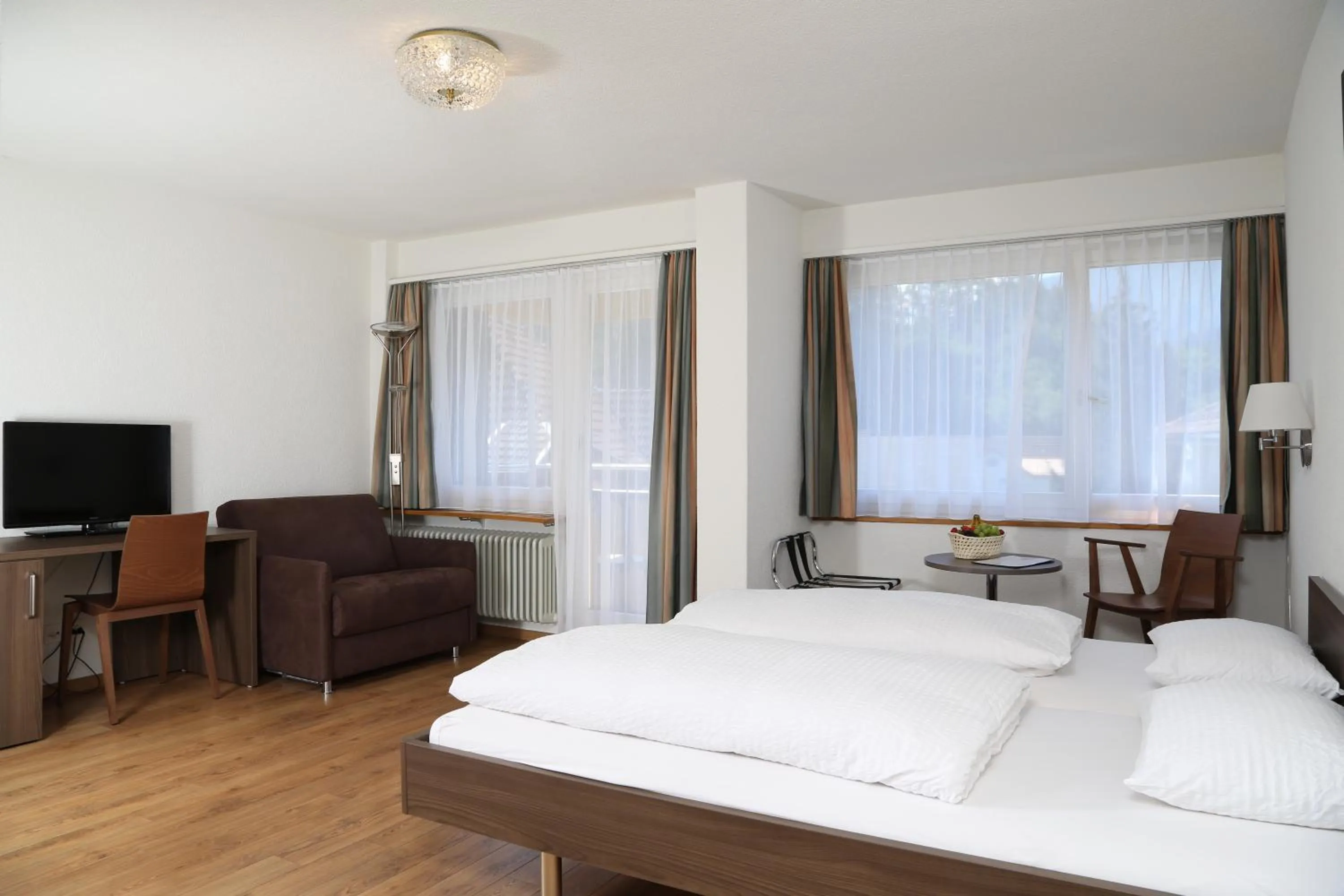 Photo of the whole room, Bed in Hotel Crystal Interlaken