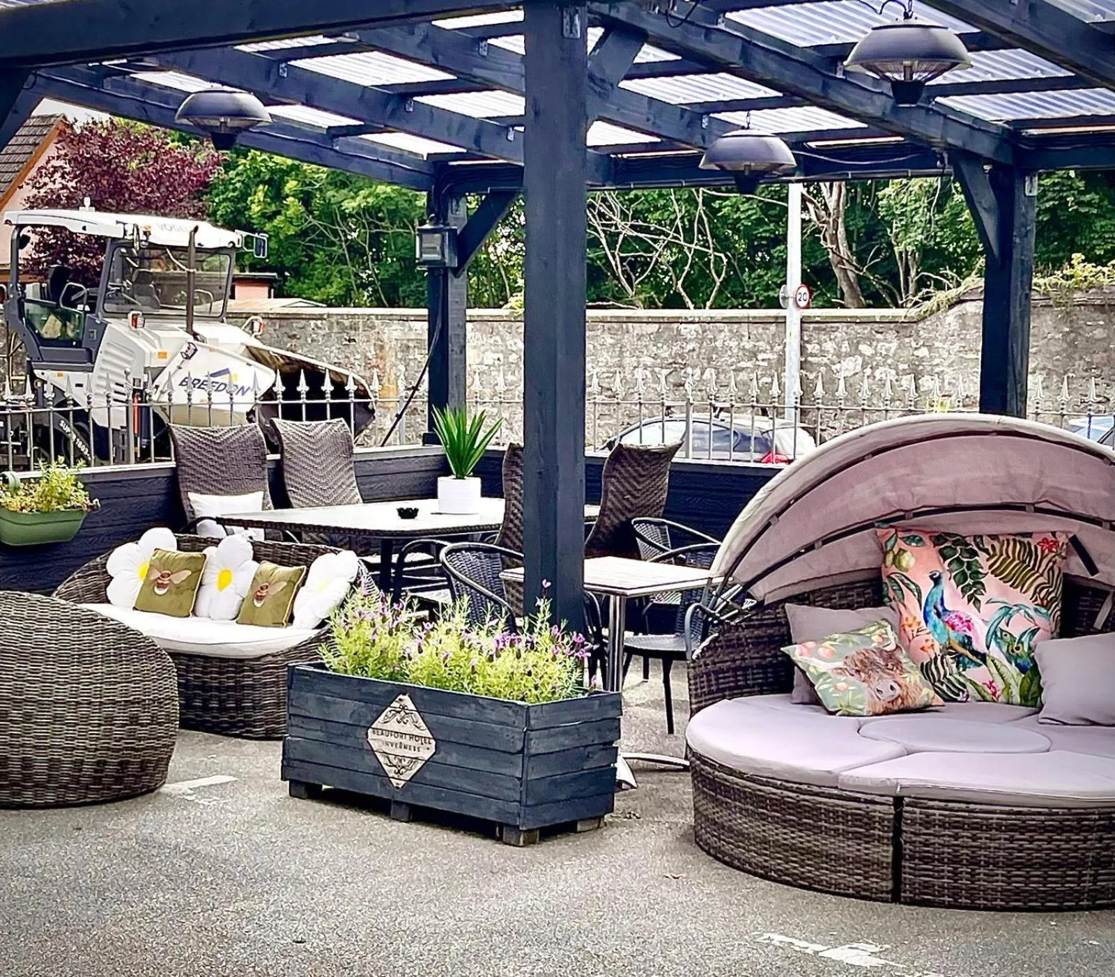 Restaurant/places to eat in Beaufort Hotel