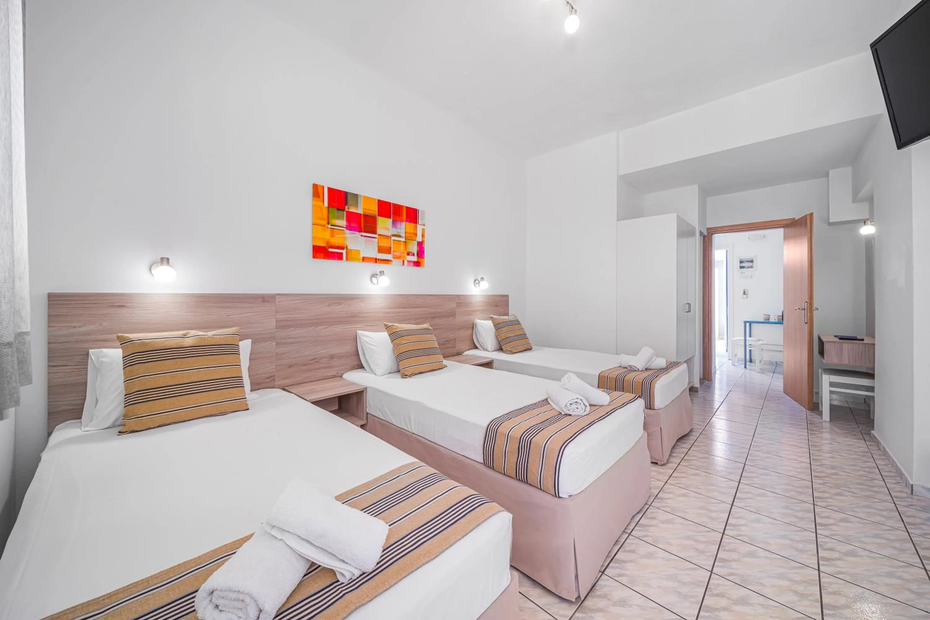 Photo of the whole room, Bed in Happy Days