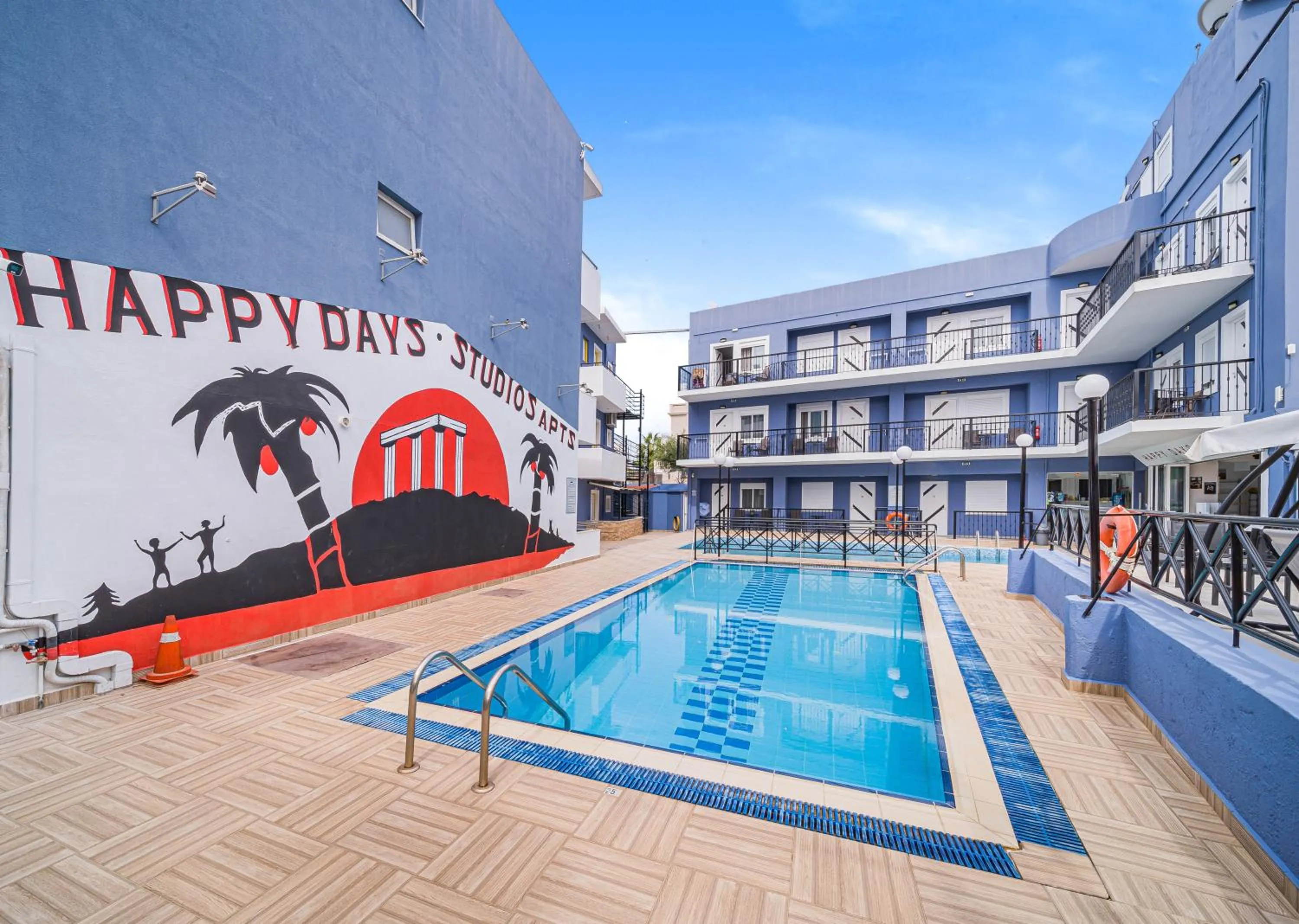 Swimming pool in Happy Days