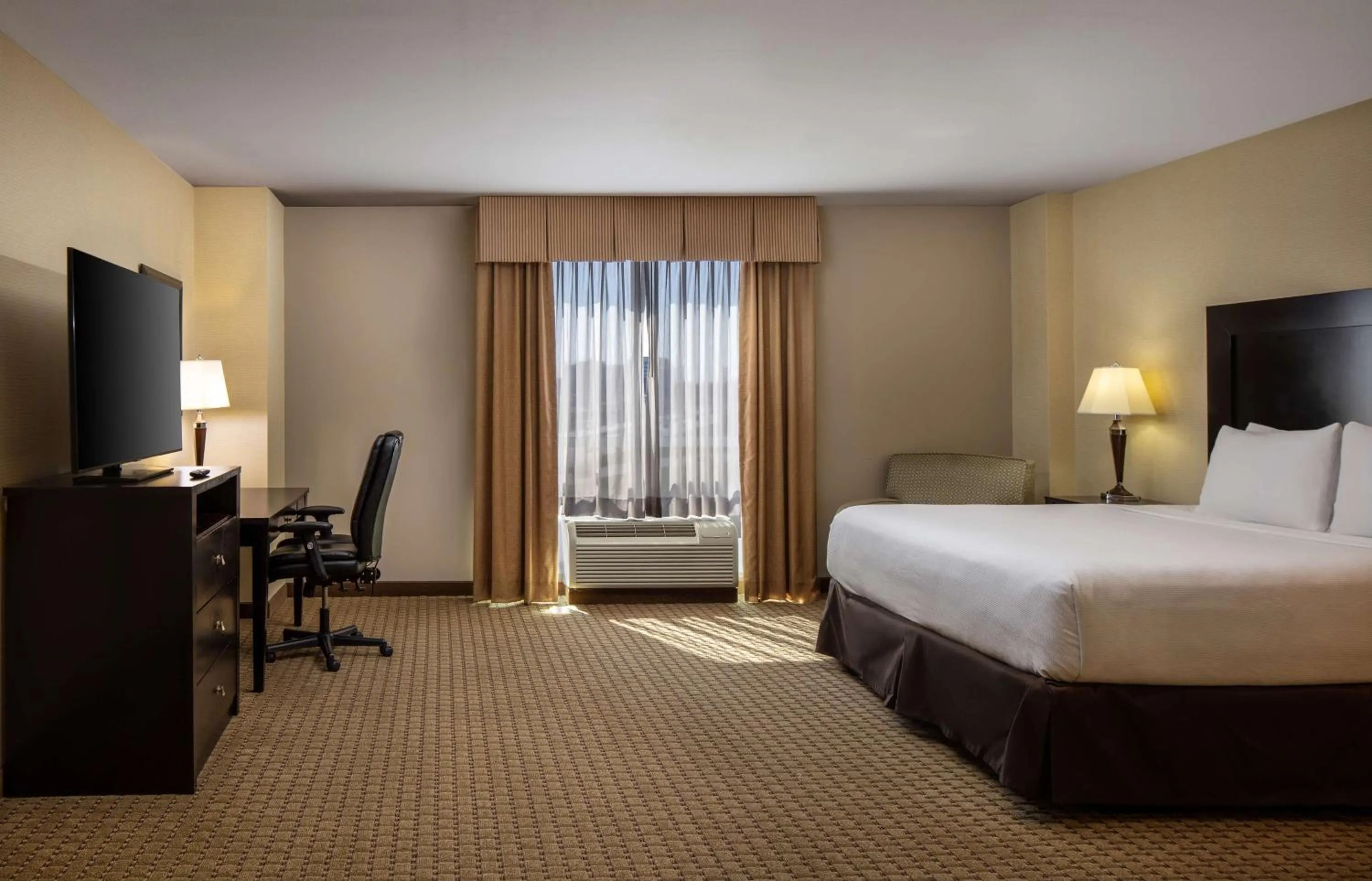 Bedroom, Bed in Hyatt House Bentonville Rogers