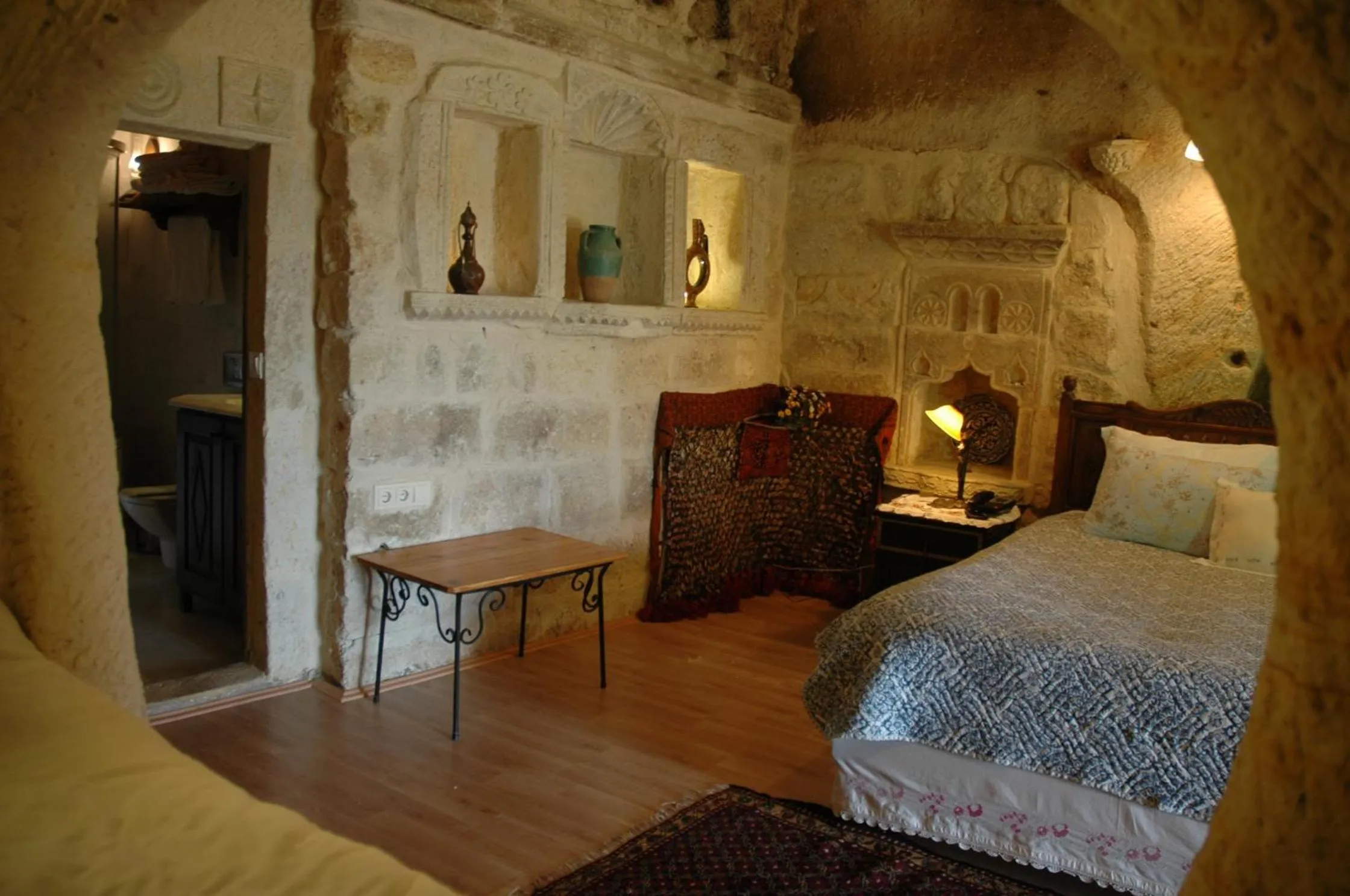 Bathroom, Bed in Elkep Evi Cave Hotel