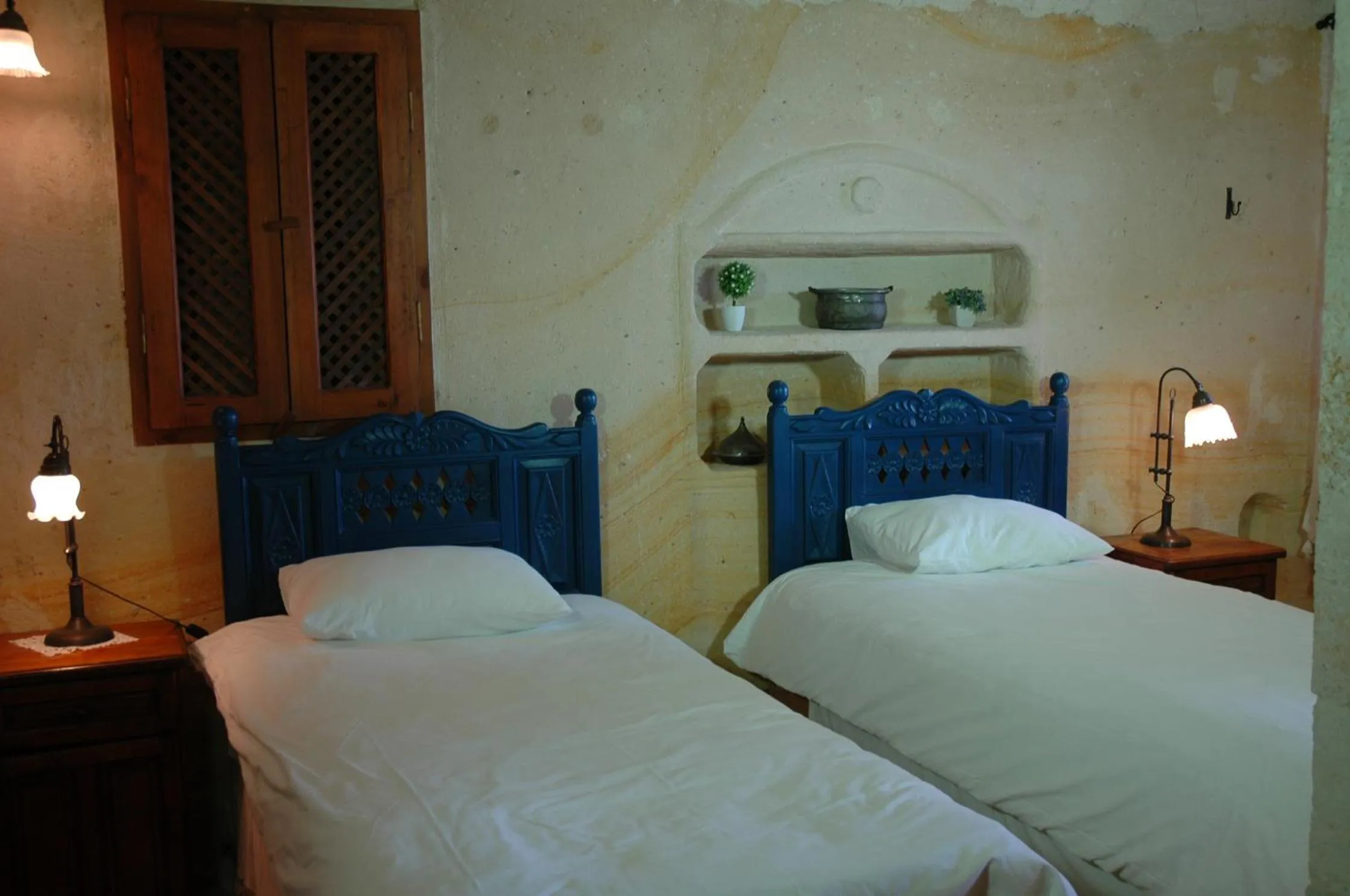 Bed in Elkep Evi Cave Hotel