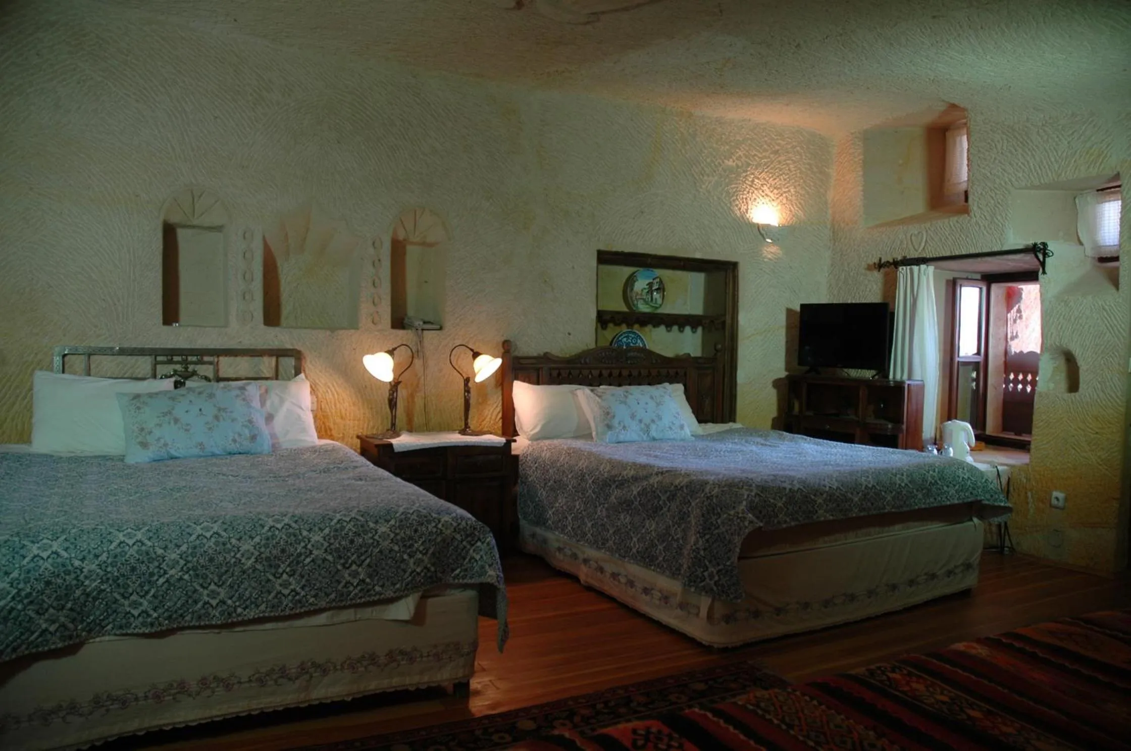 Photo of the whole room, Bed in Elkep Evi Cave Hotel