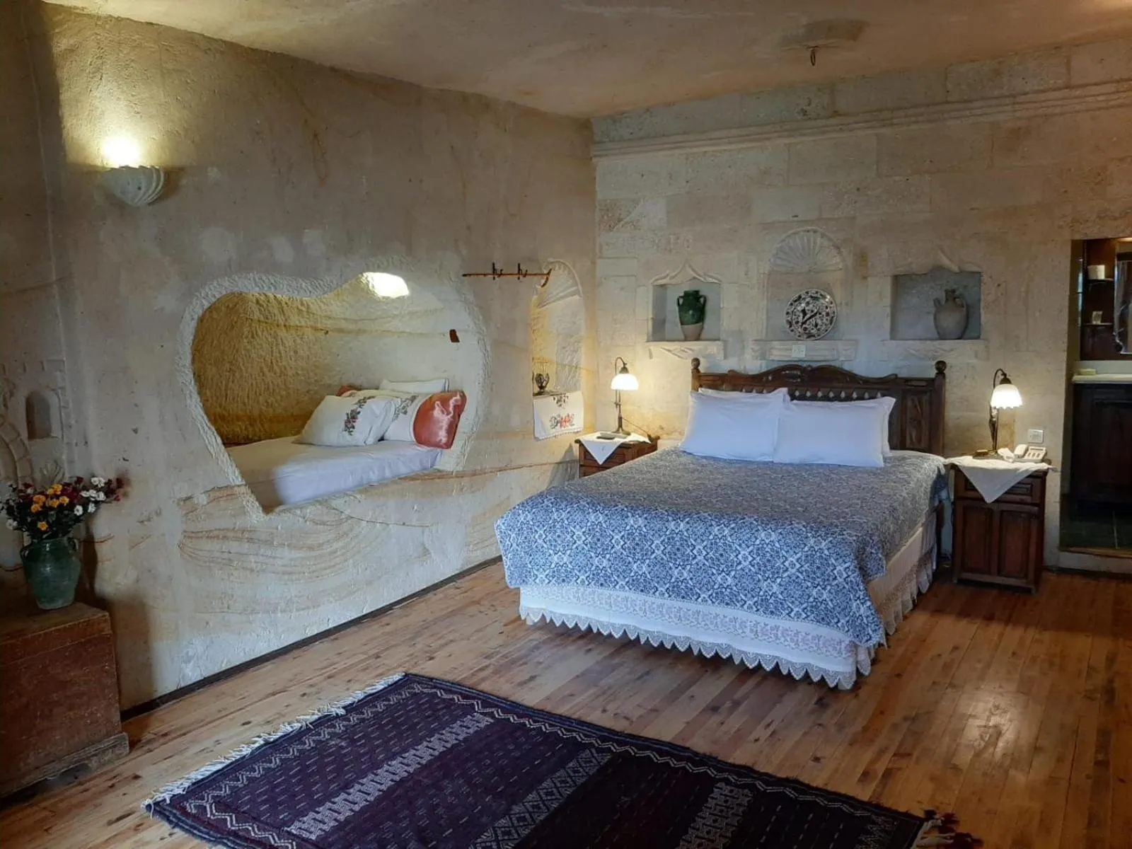 Photo of the whole room, Bed in Elkep Evi Cave Hotel