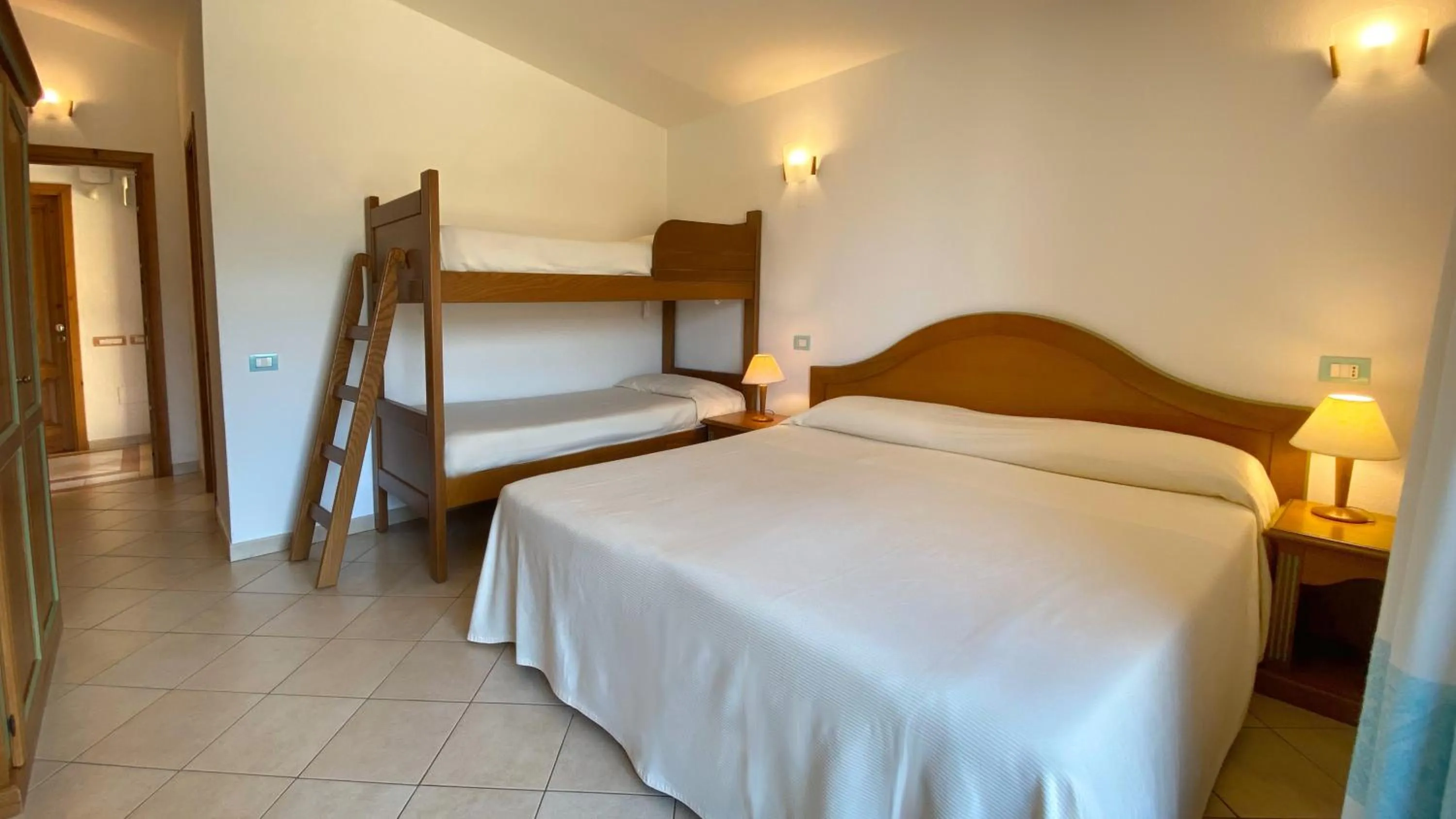 bunk bed, Bed in Le Anfore Hotel