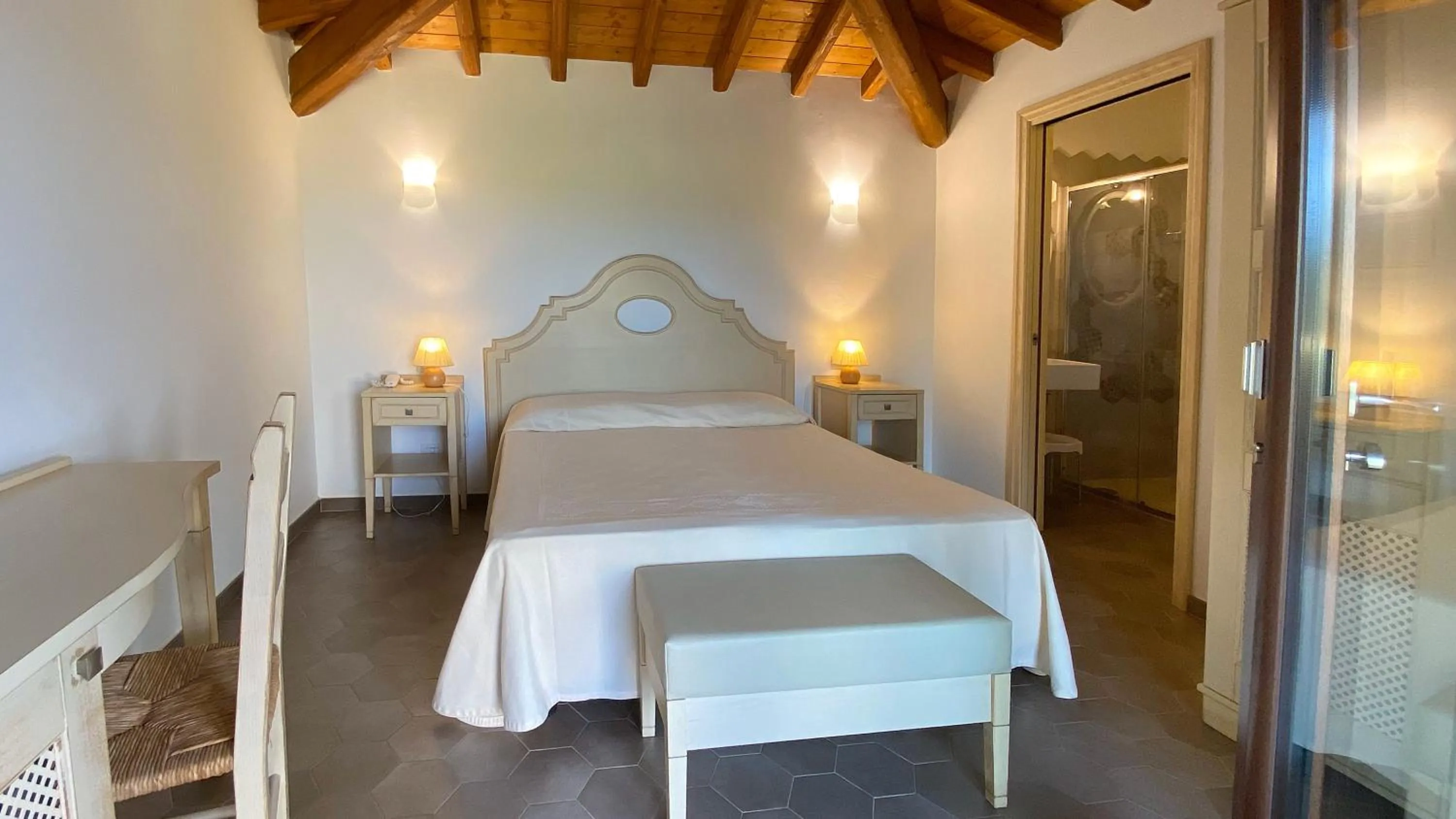 Bedroom, Bed in Le Anfore Hotel