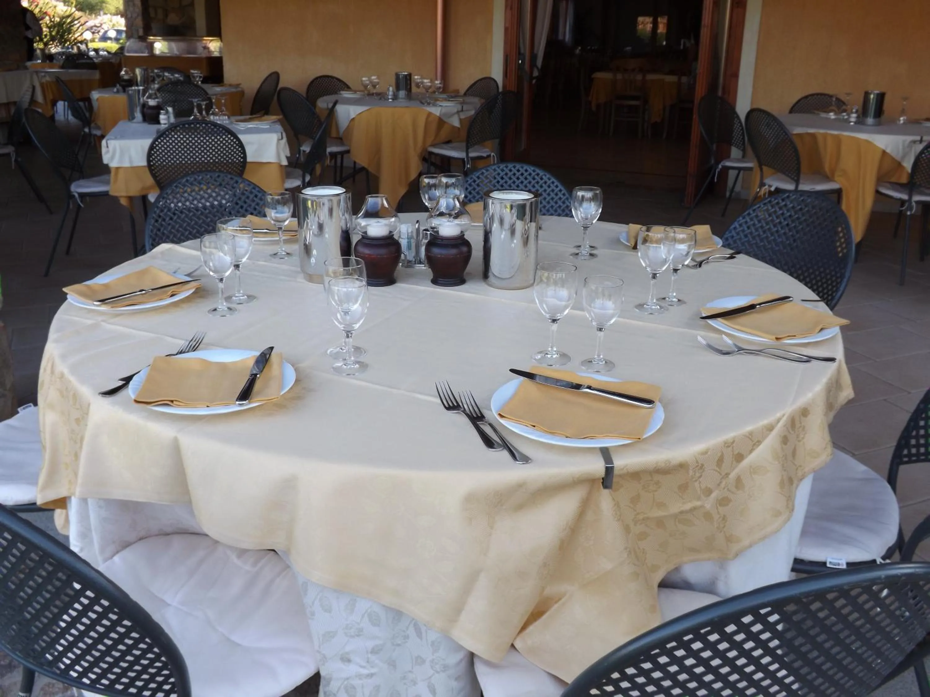 Restaurant/places to eat in Le Anfore Hotel