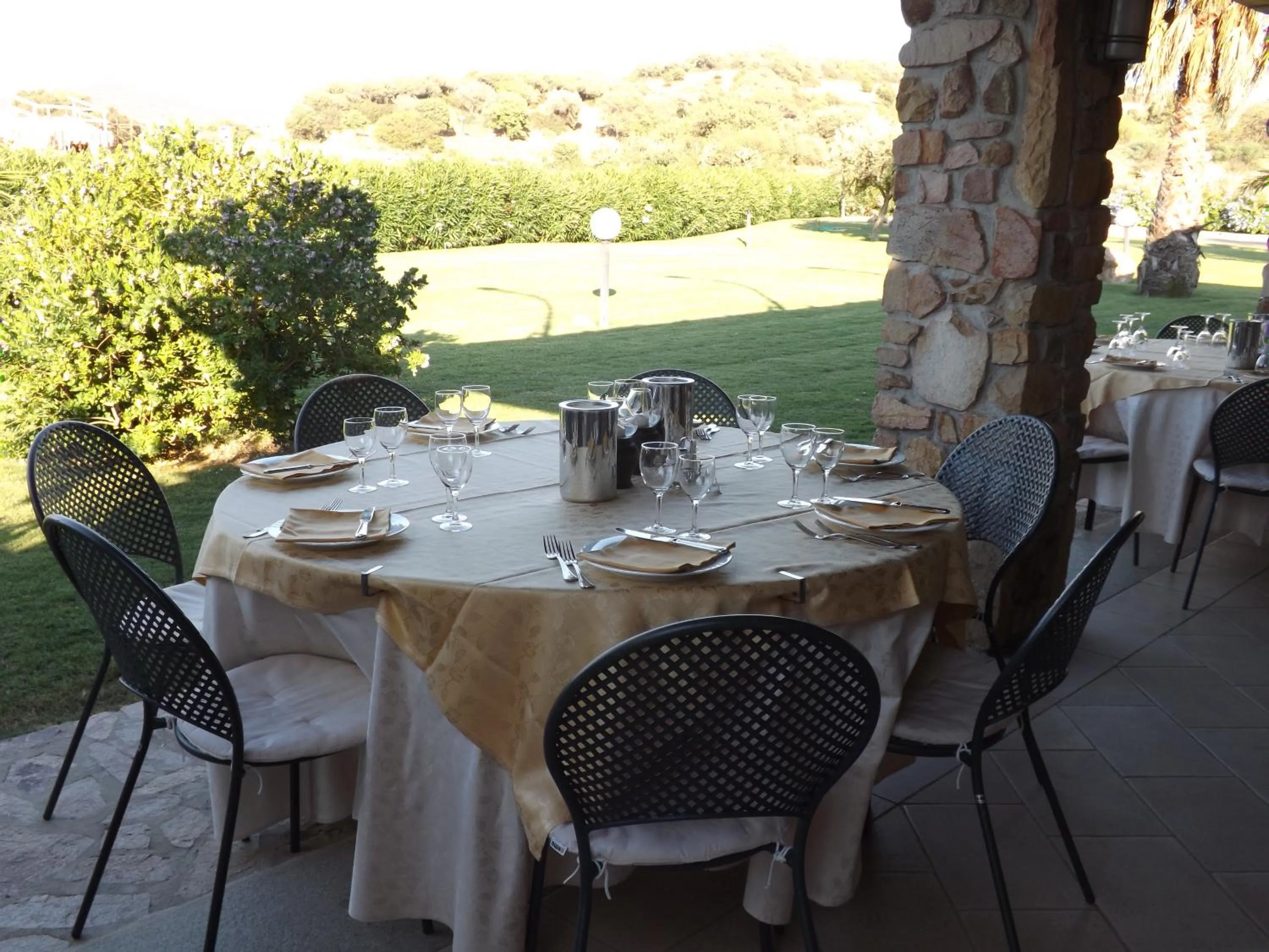 Restaurant/places to eat in Le Anfore Hotel