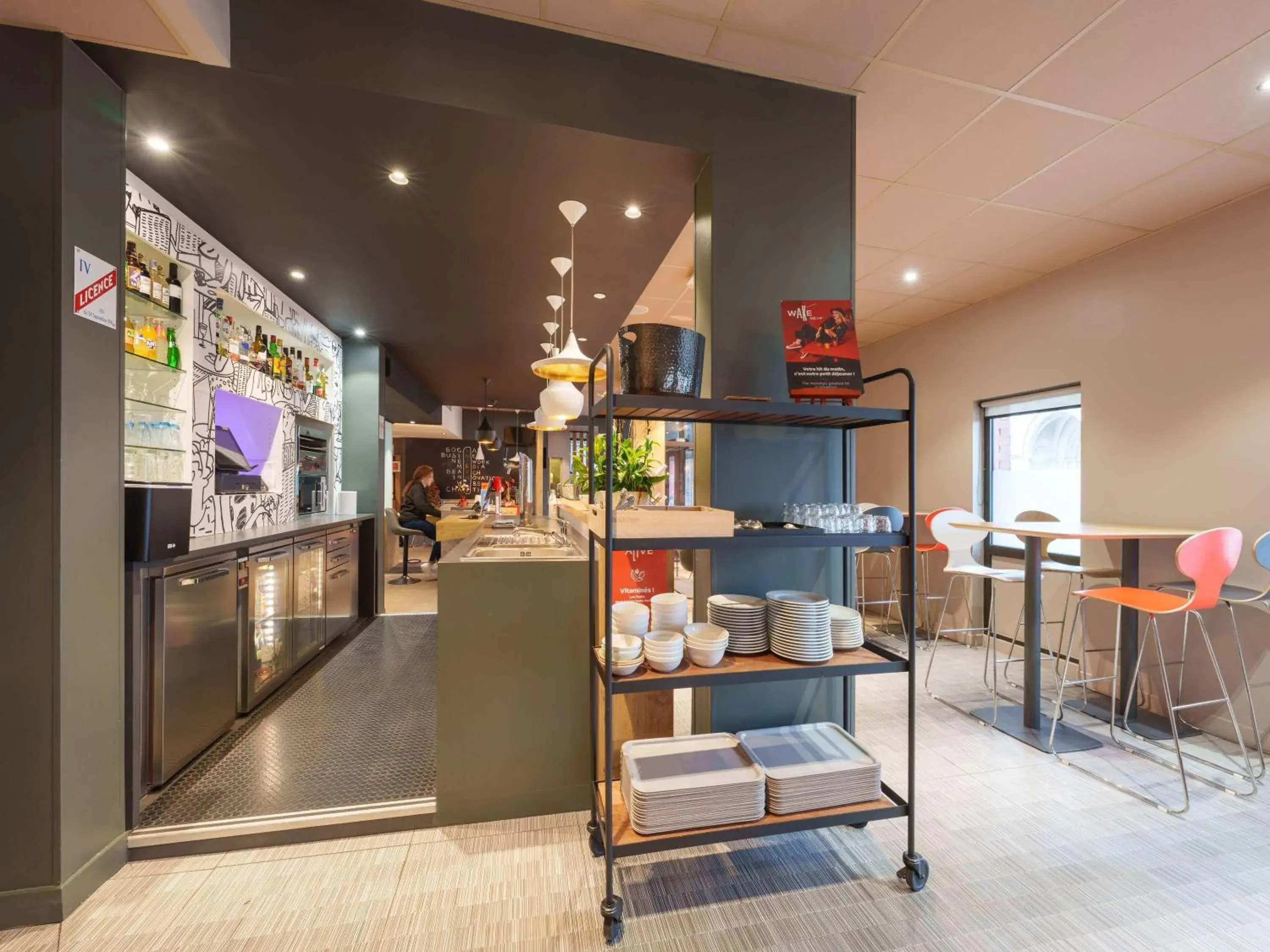 Lounge or bar in ibis Saint Quentin Basilique Lounge or bar in ibis Saint Quentin Basilique