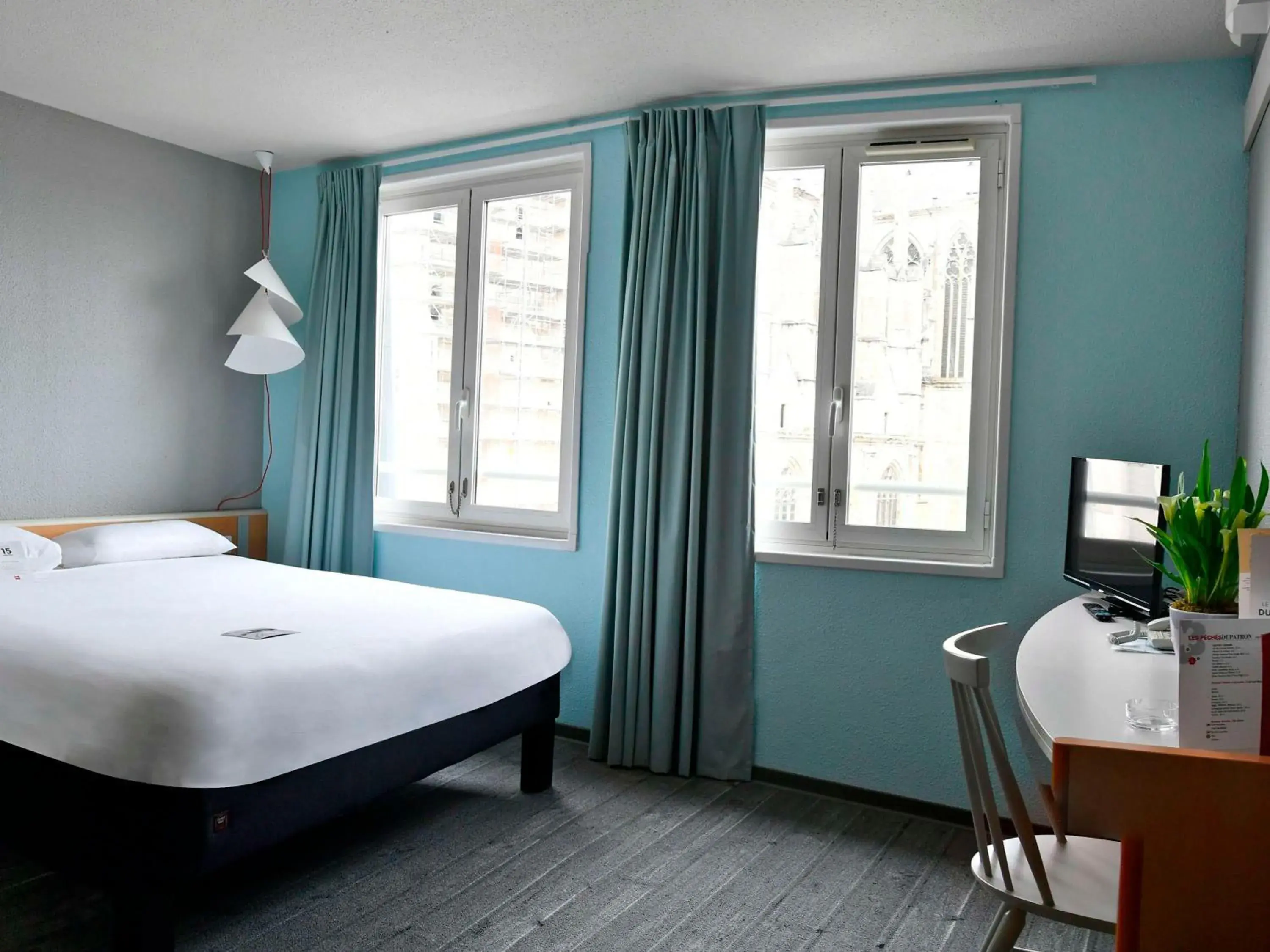 Bedroom, Bed in ibis Saint Quentin Basilique Bedroom, Bed in ibis Saint Quentin Basilique
