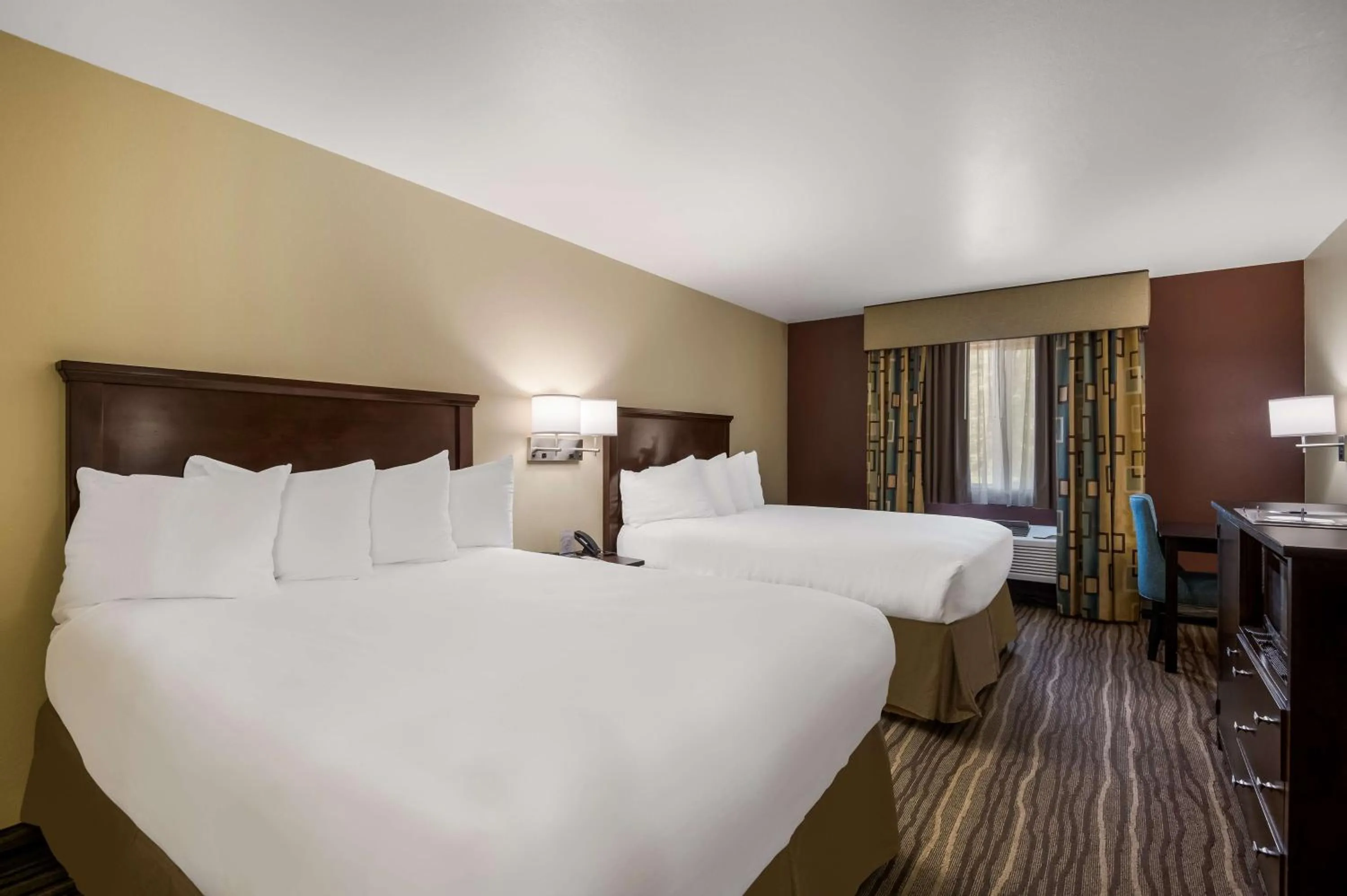 Bedroom, Bed in Best Western Cottage Grove Inn