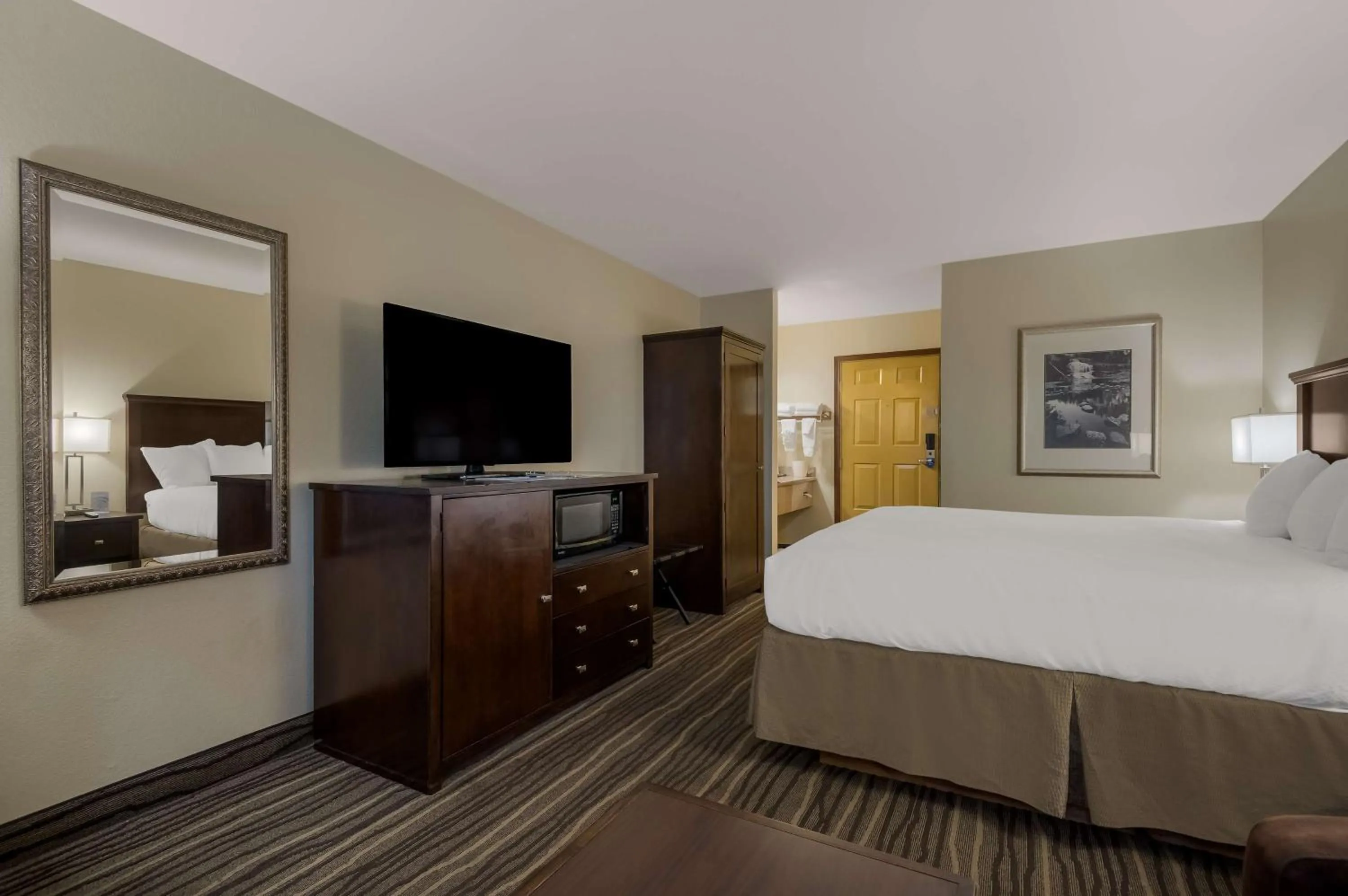 Bedroom, Bed in Best Western Cottage Grove Inn