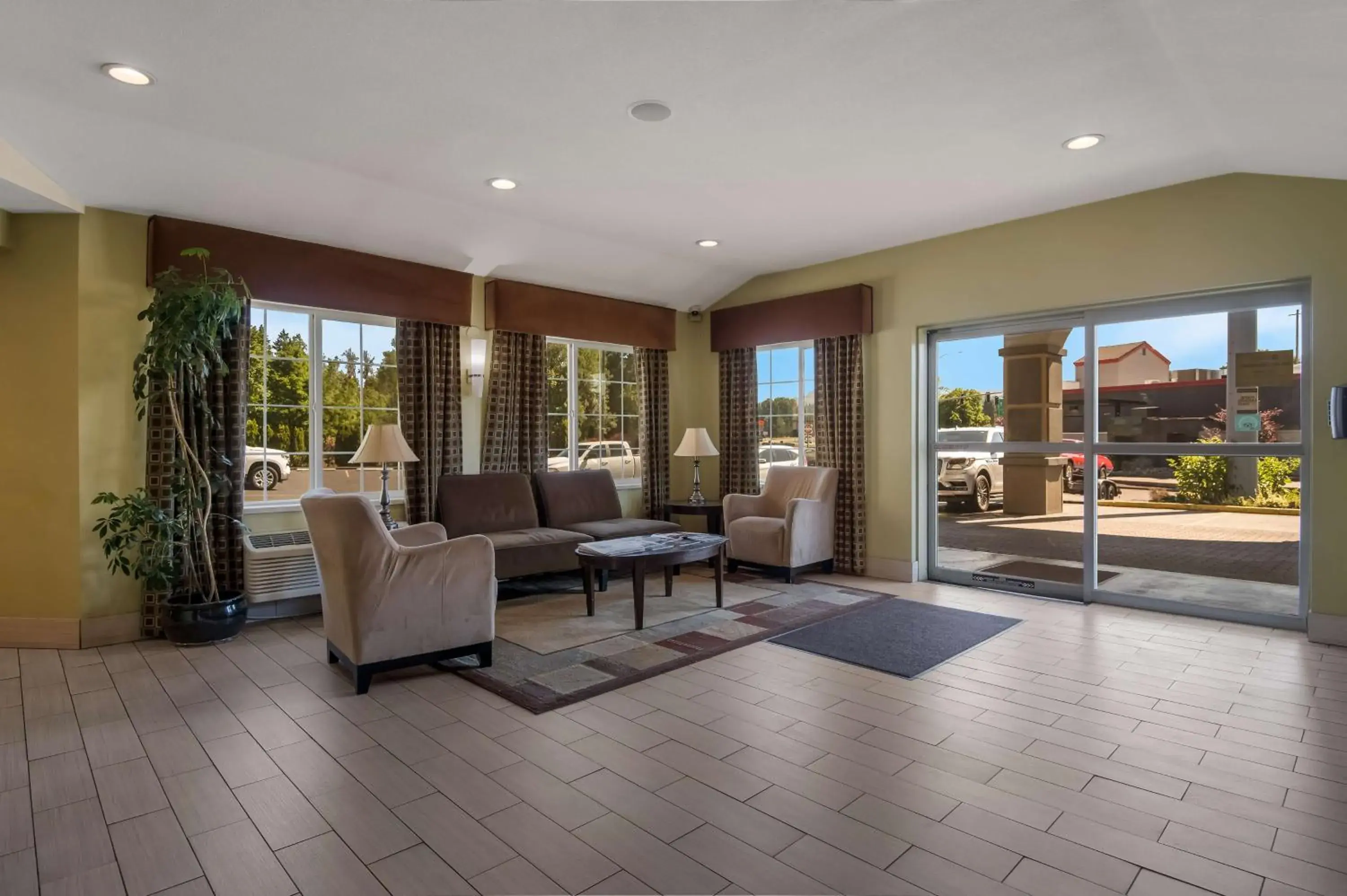 Lobby or reception in Best Western Cottage Grove Inn Lobby or reception in Best Western Cottage Grove Inn