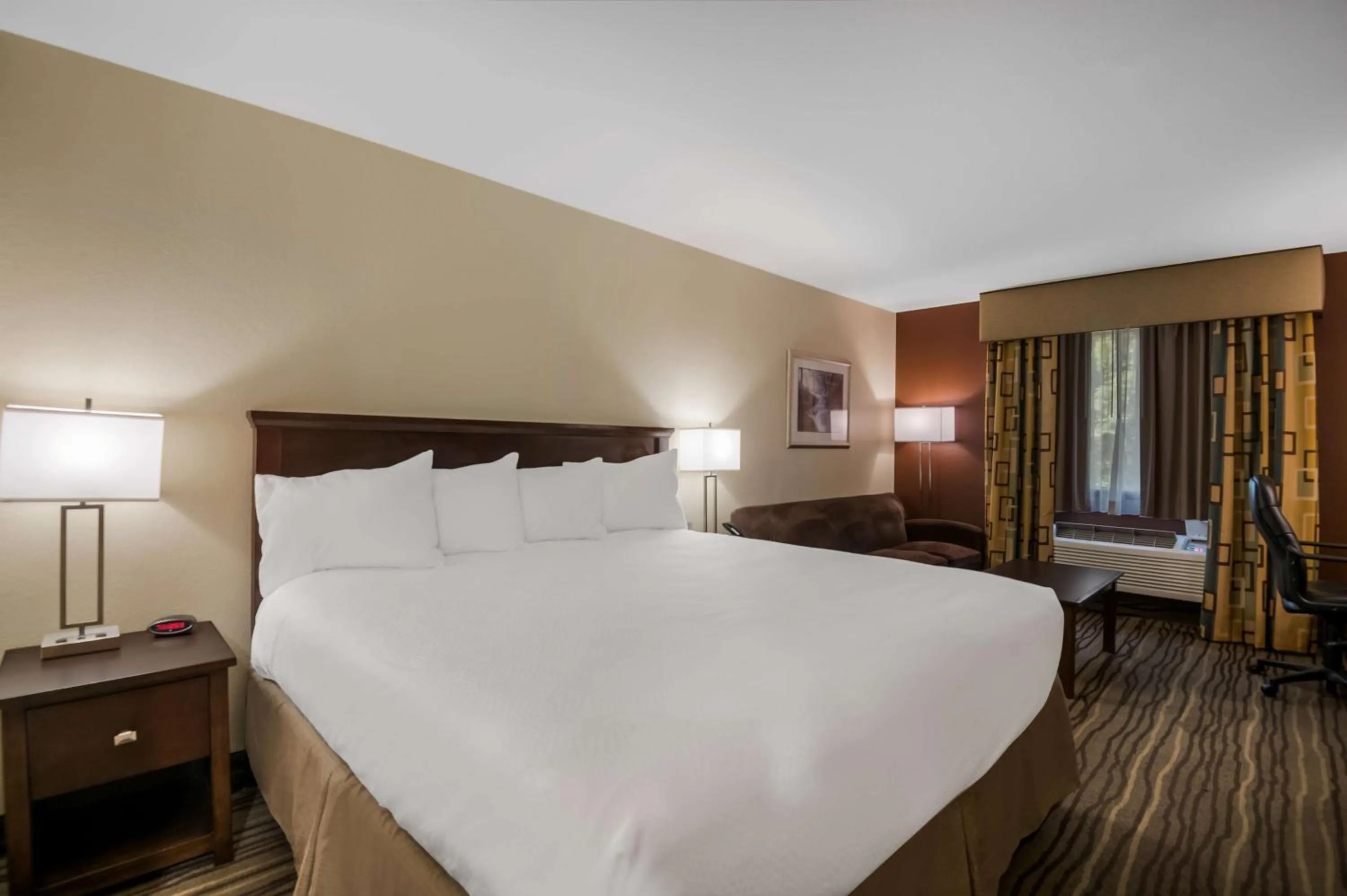 Bedroom, Bed in Best Western Cottage Grove Inn