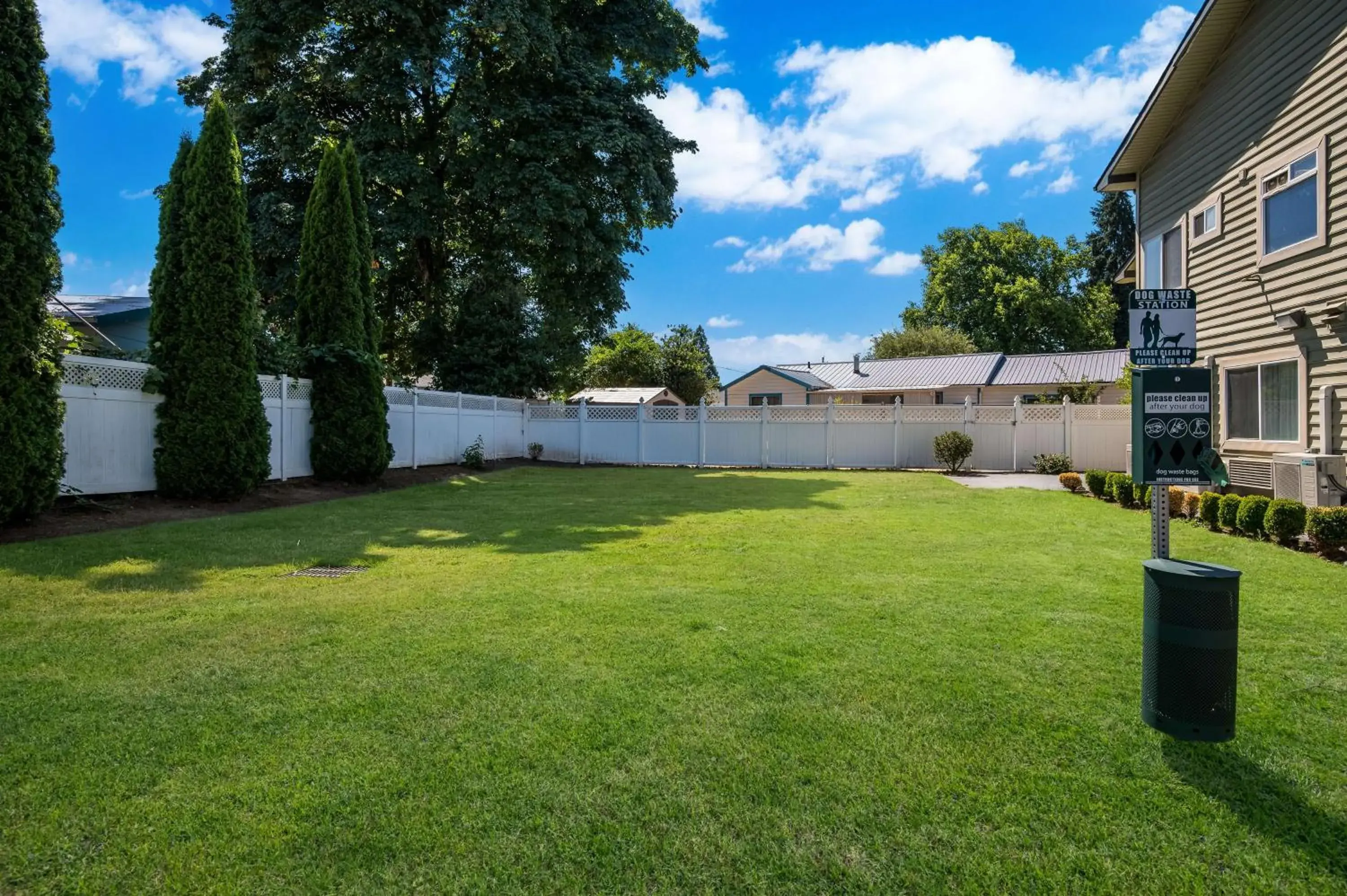 Property building in Best Western Cottage Grove Inn Property building in Best Western Cottage Grove Inn