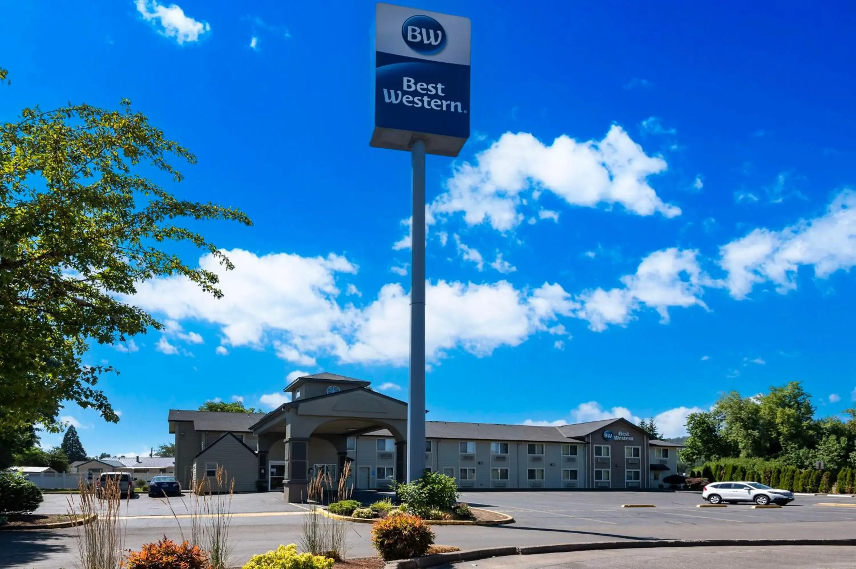 Property building in Best Western Cottage Grove Inn Property building in Best Western Cottage Grove Inn