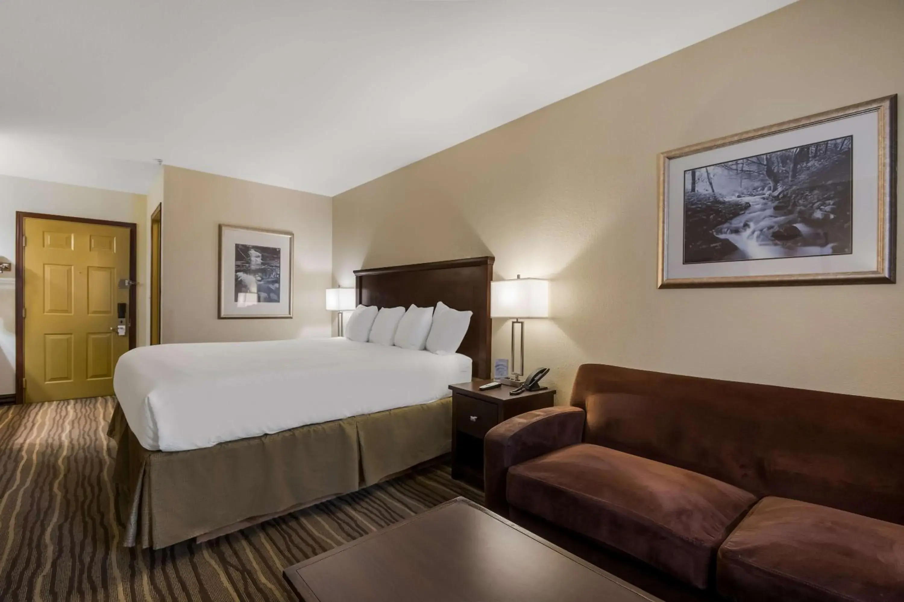 Bedroom, Bed in Best Western Cottage Grove Inn Bedroom, Bed in Best Western Cottage Grove Inn