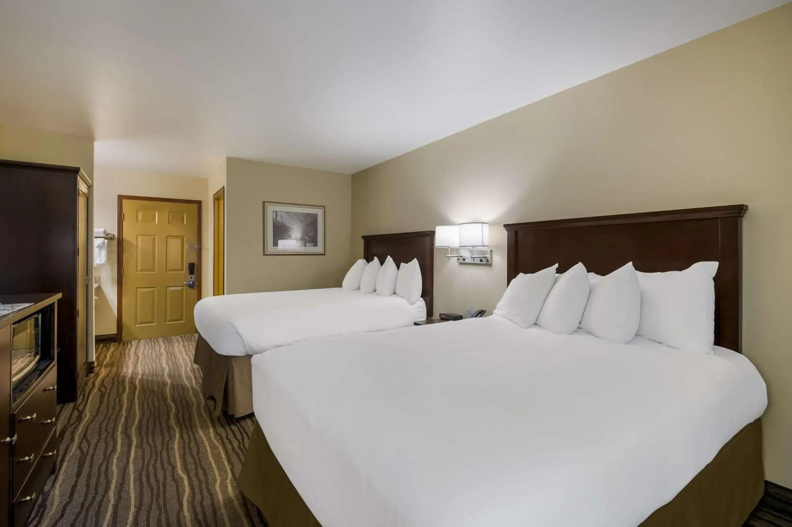 Bedroom, Bed in Best Western Cottage Grove Inn Bedroom, Bed in Best Western Cottage Grove Inn