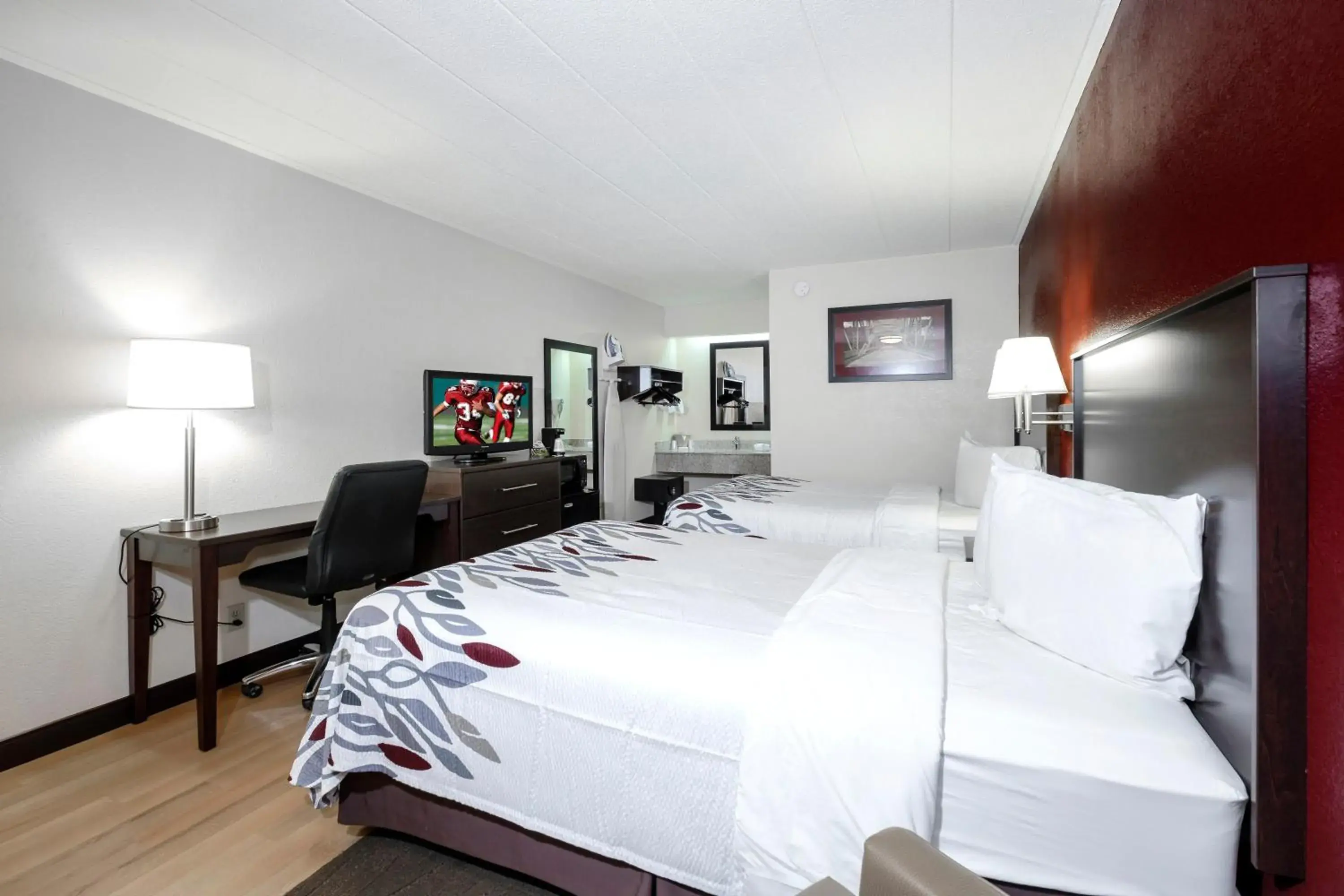 Deluxe Queen Room with Two Queen Beds - Non-Smoking in Red Roof Inn Cleveland - Medina Deluxe Queen Room with Two Queen Beds - Non-Smoking in Red Roof Inn Cleveland - Medina