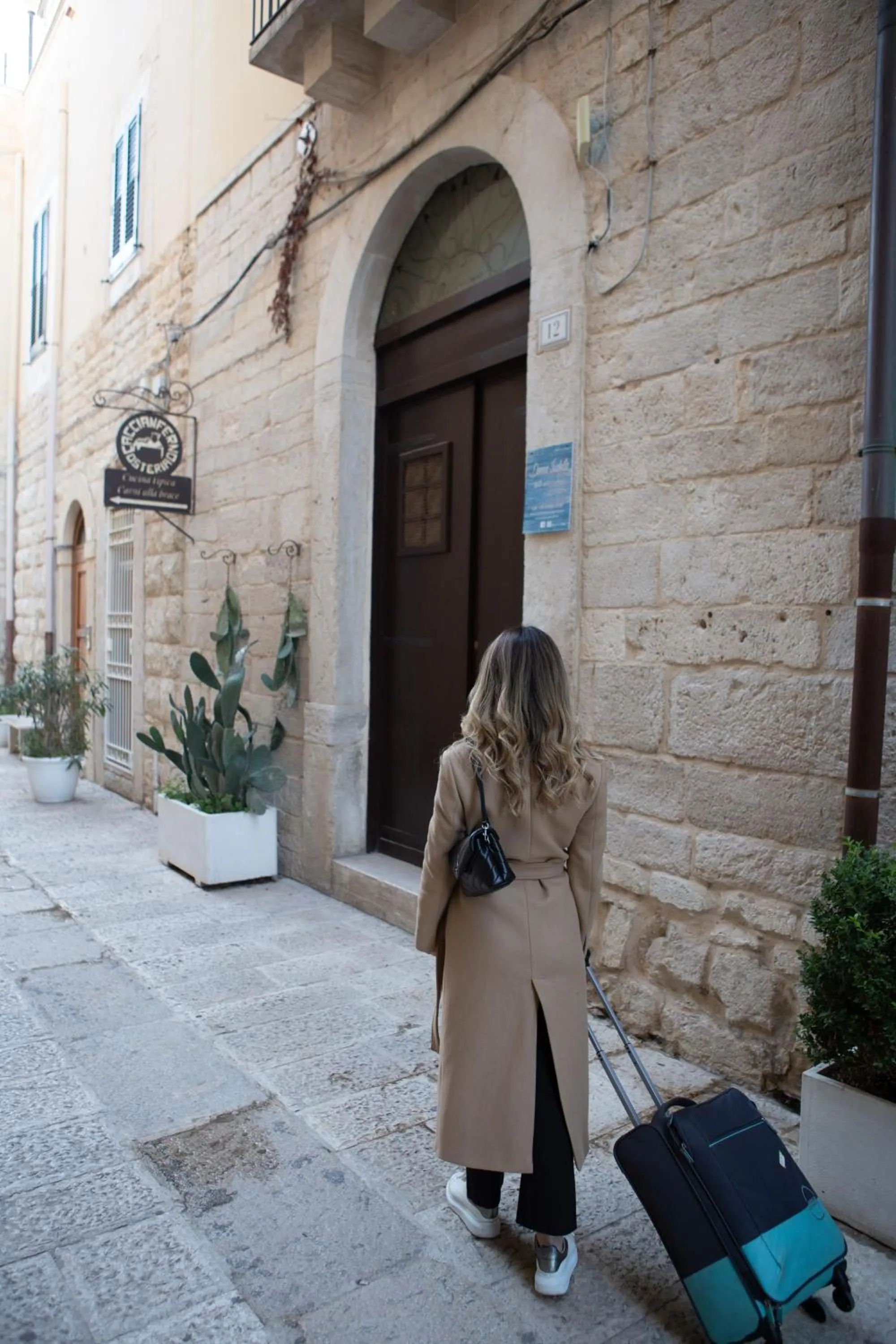 People in Donna Isabella