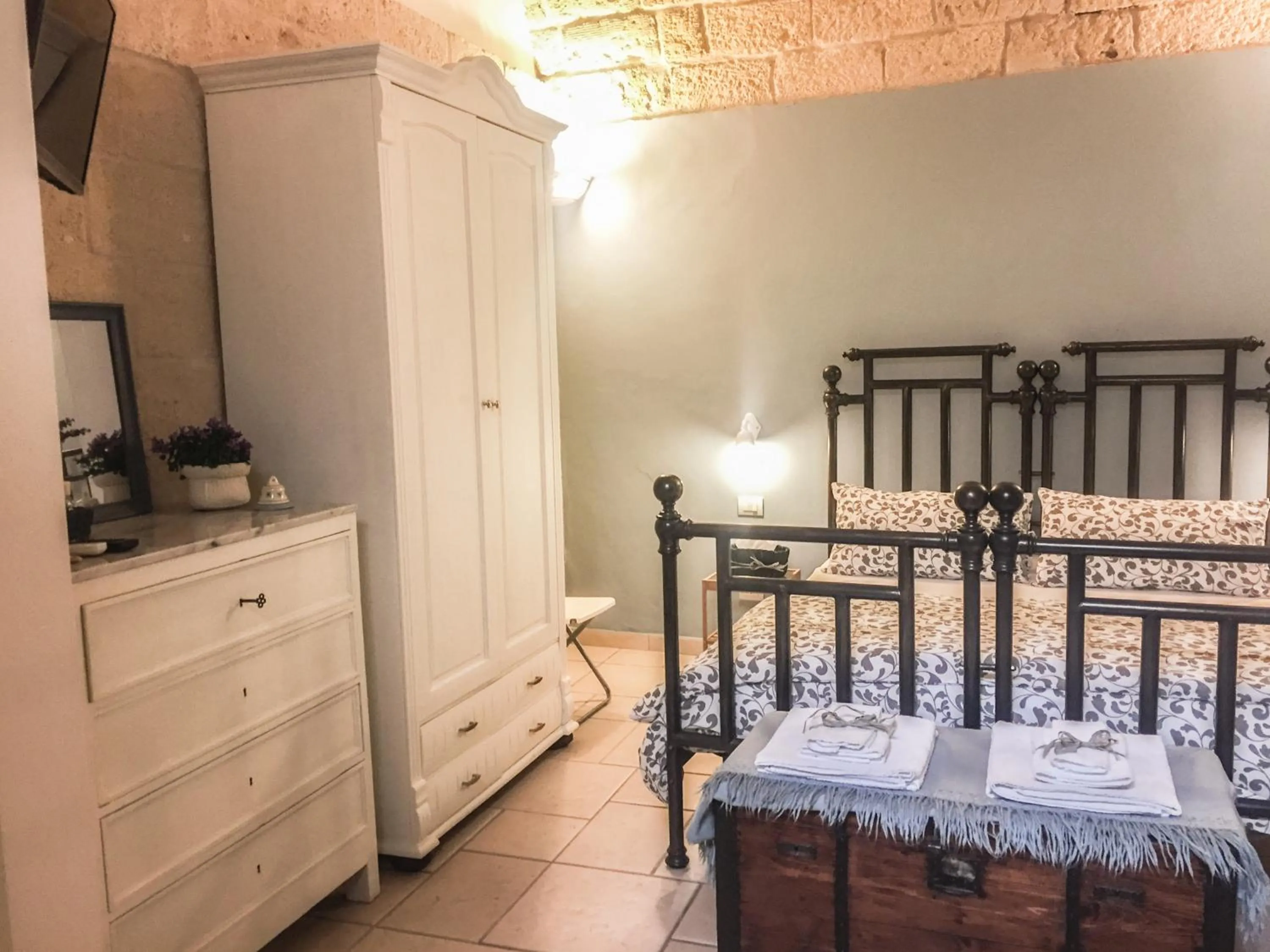 Bedroom, Bed in Donna Isabella