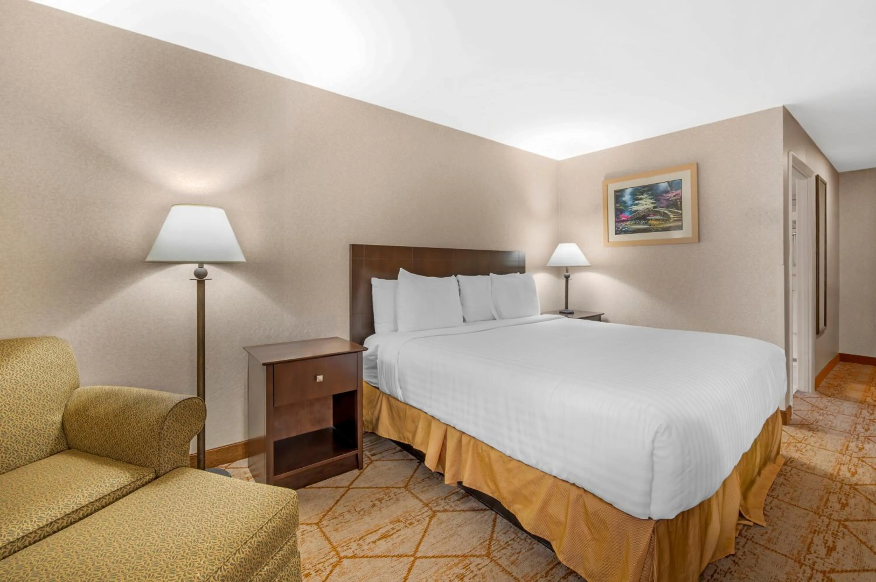 Bed in Best Western Manassas