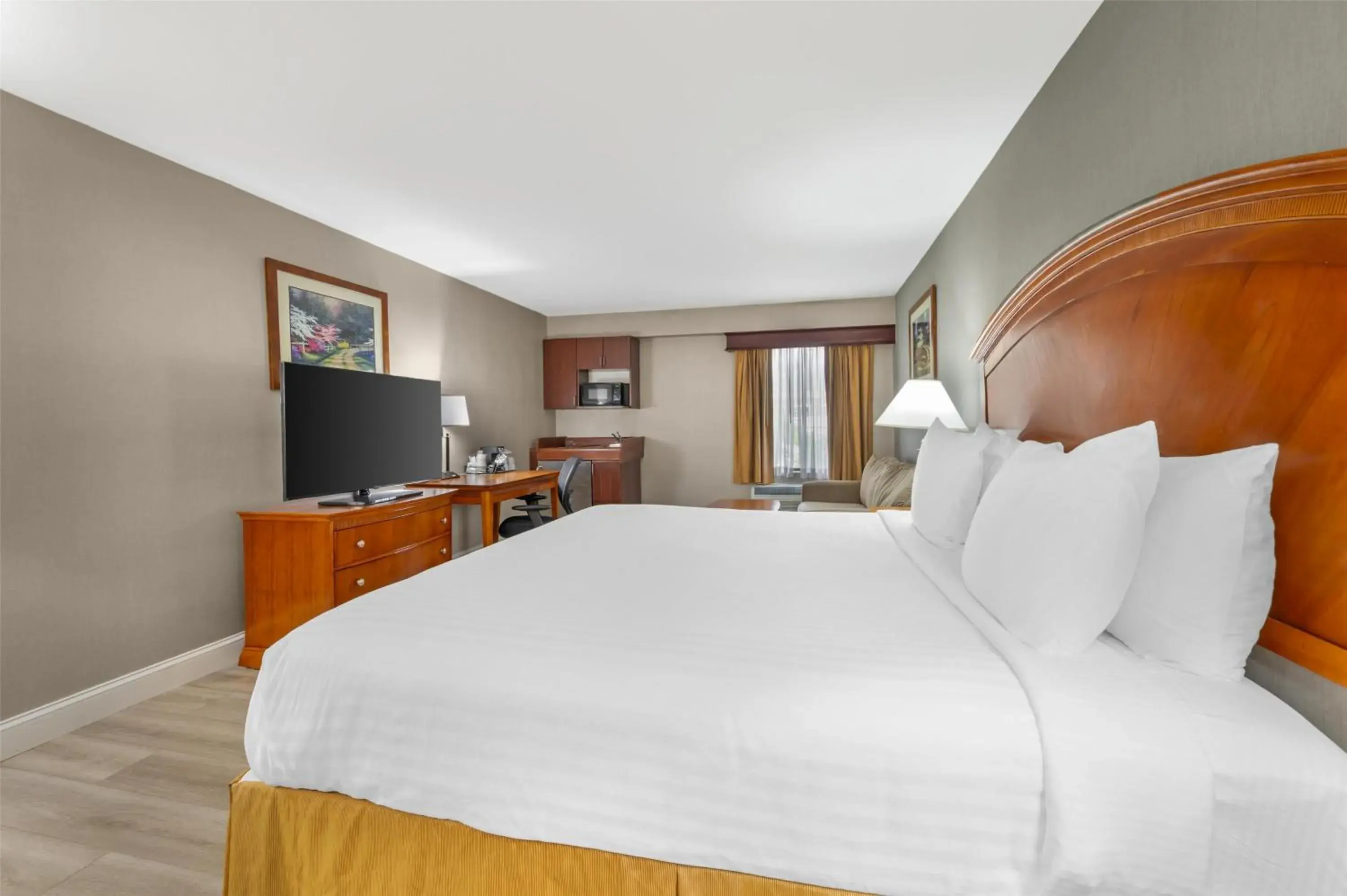 King Room with Sofa Bed and Kitchenette in Best Western Manassas King Room with Sofa Bed and Kitchenette in Best Western Manassas