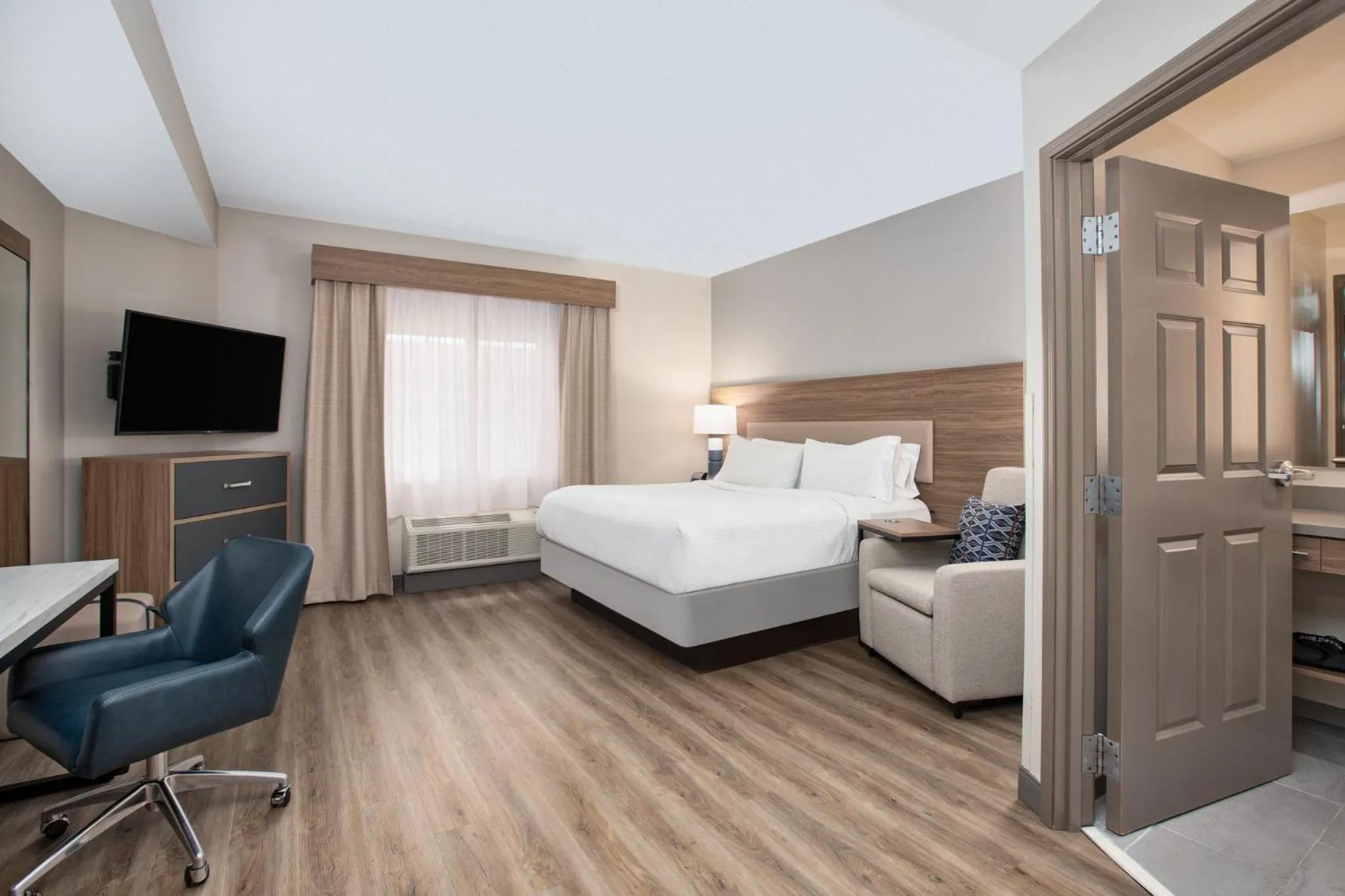 Photo of the whole room, Bed in Candlewood Suites Conway by IHG