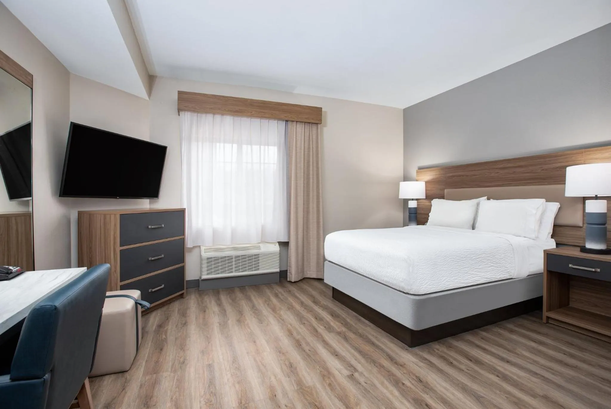 Photo of the whole room, Bed in Candlewood Suites Conway by IHG