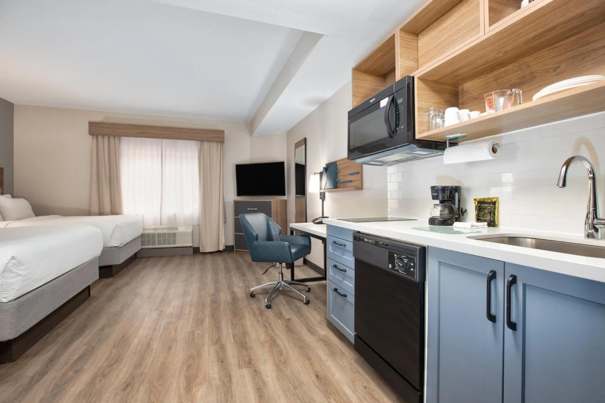 Photo of the whole room, Bed in Candlewood Suites Conway by IHG