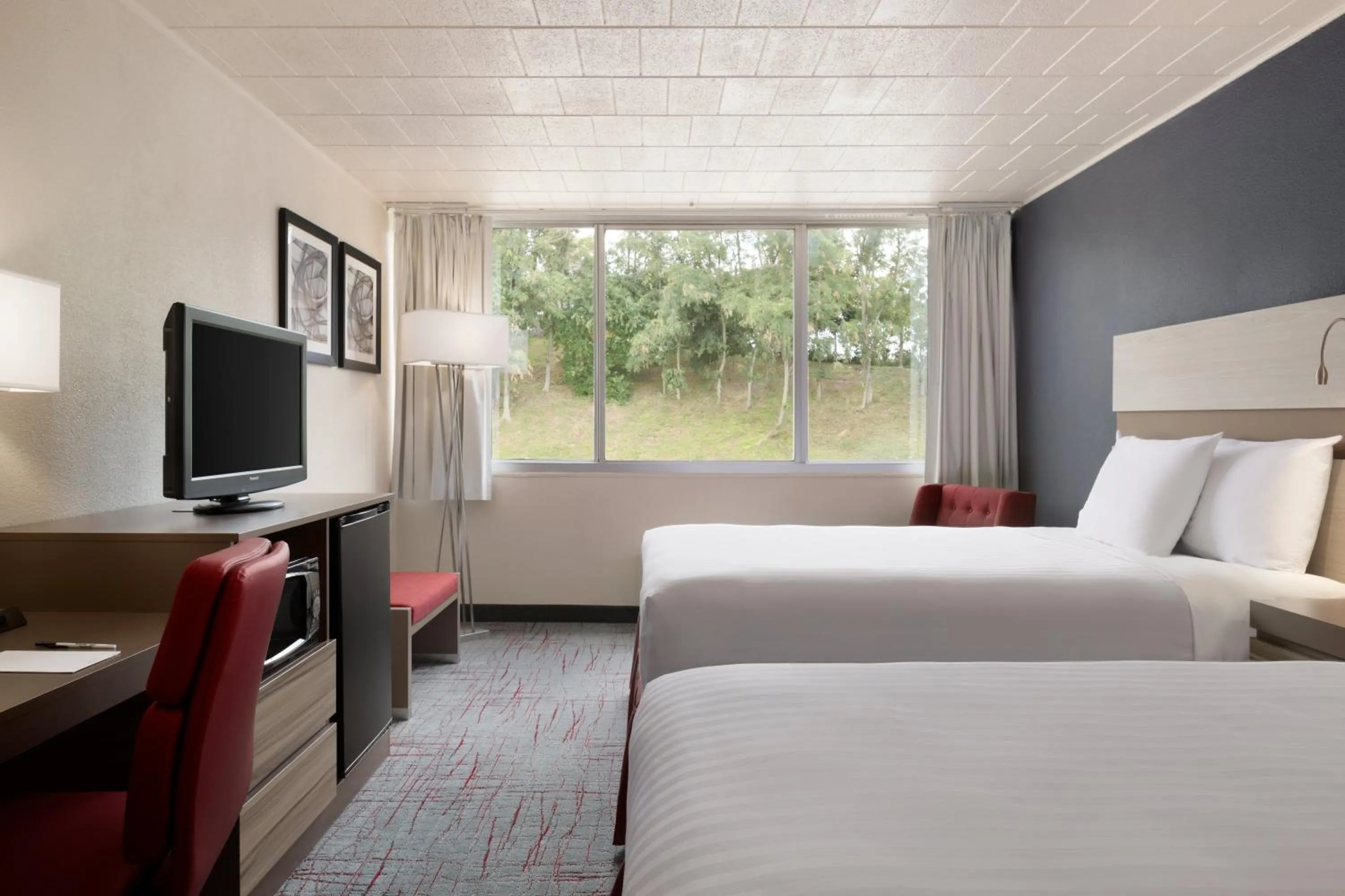 Photo of the whole room, Room Photo in Ramada by Wyndham Uniontown