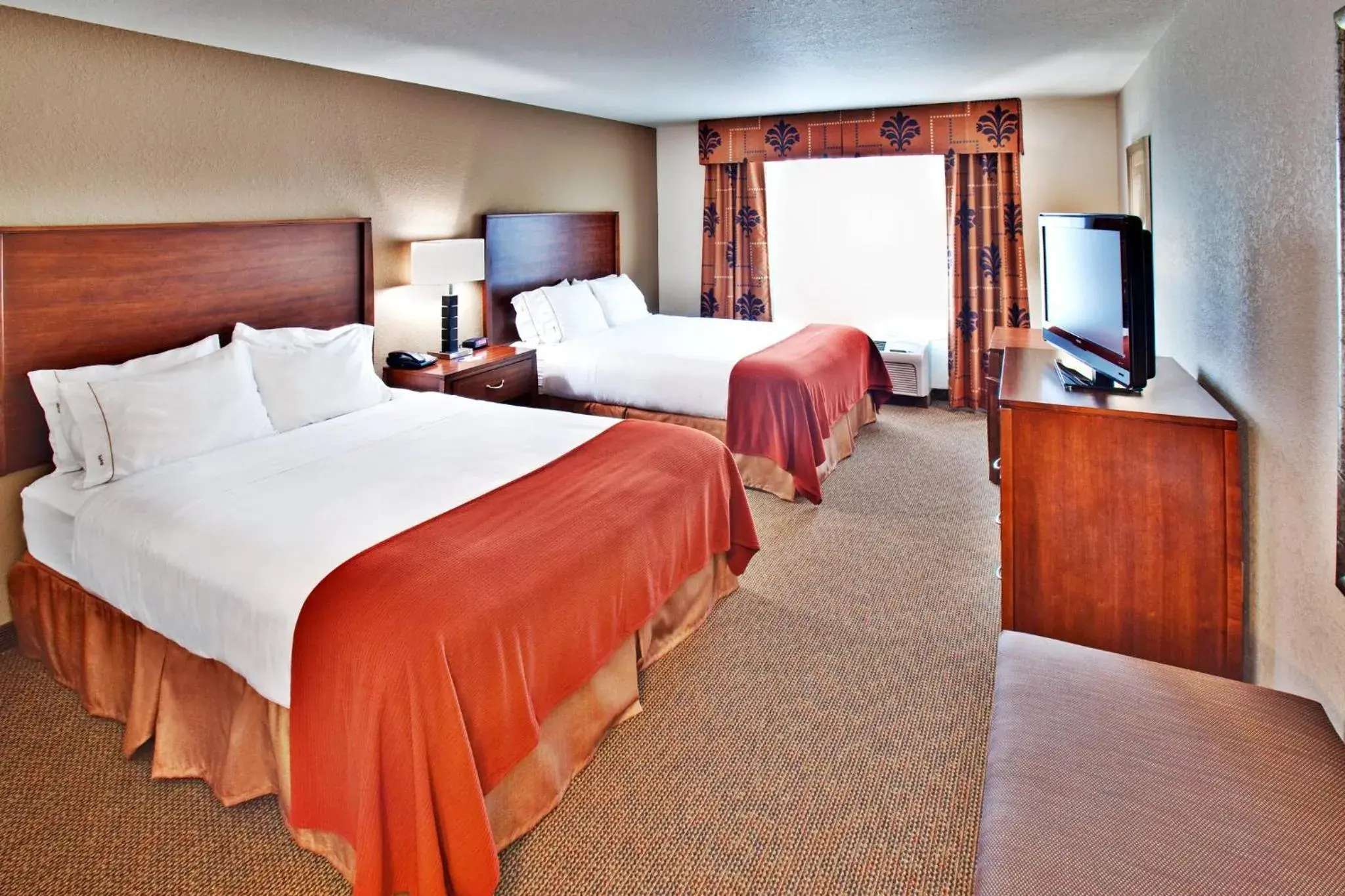 Photo of the whole room, Bed in Holiday Inn Express Hotel & Suites - Dubuque West by IHG Photo of the whole room, Bed in Holiday Inn Express Hotel & Suites - Dubuque West by IHG
