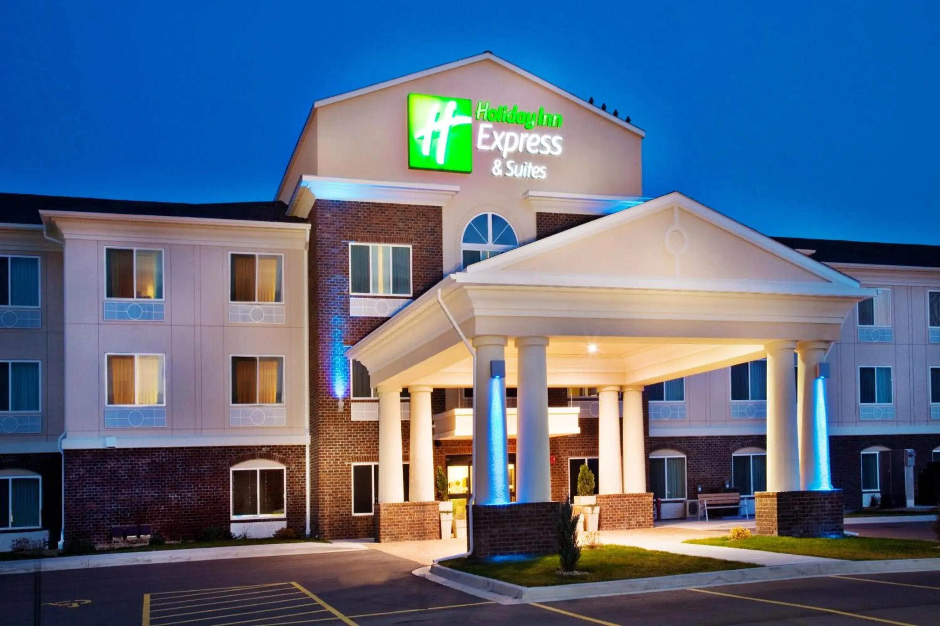 Property building in Holiday Inn Express Hotel & Suites - Dubuque West by IHG Property building in Holiday Inn Express Hotel & Suites - Dubuque West by IHG