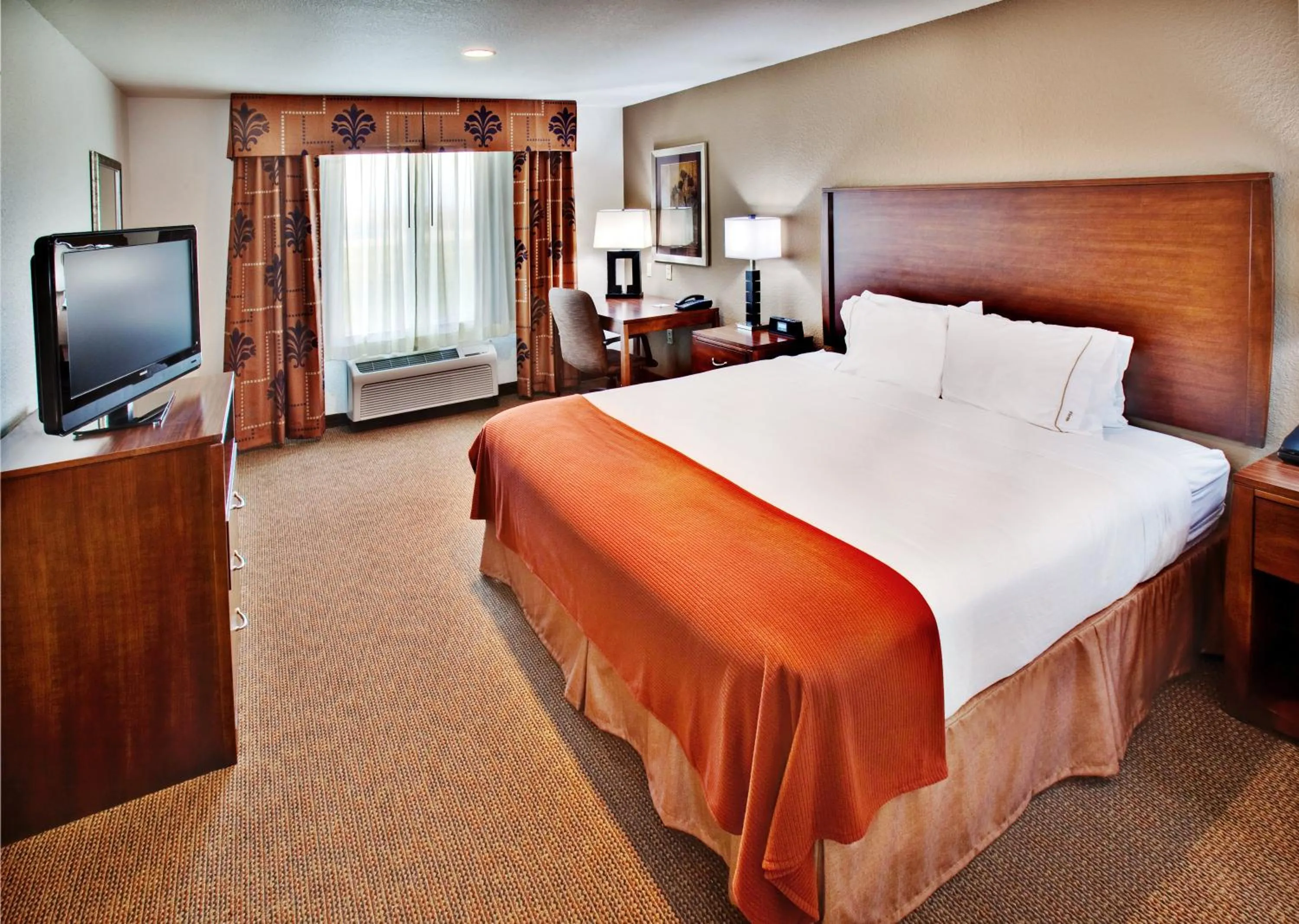 Photo of the whole room, Bed in Holiday Inn Express Hotel & Suites - Dubuque West by IHG