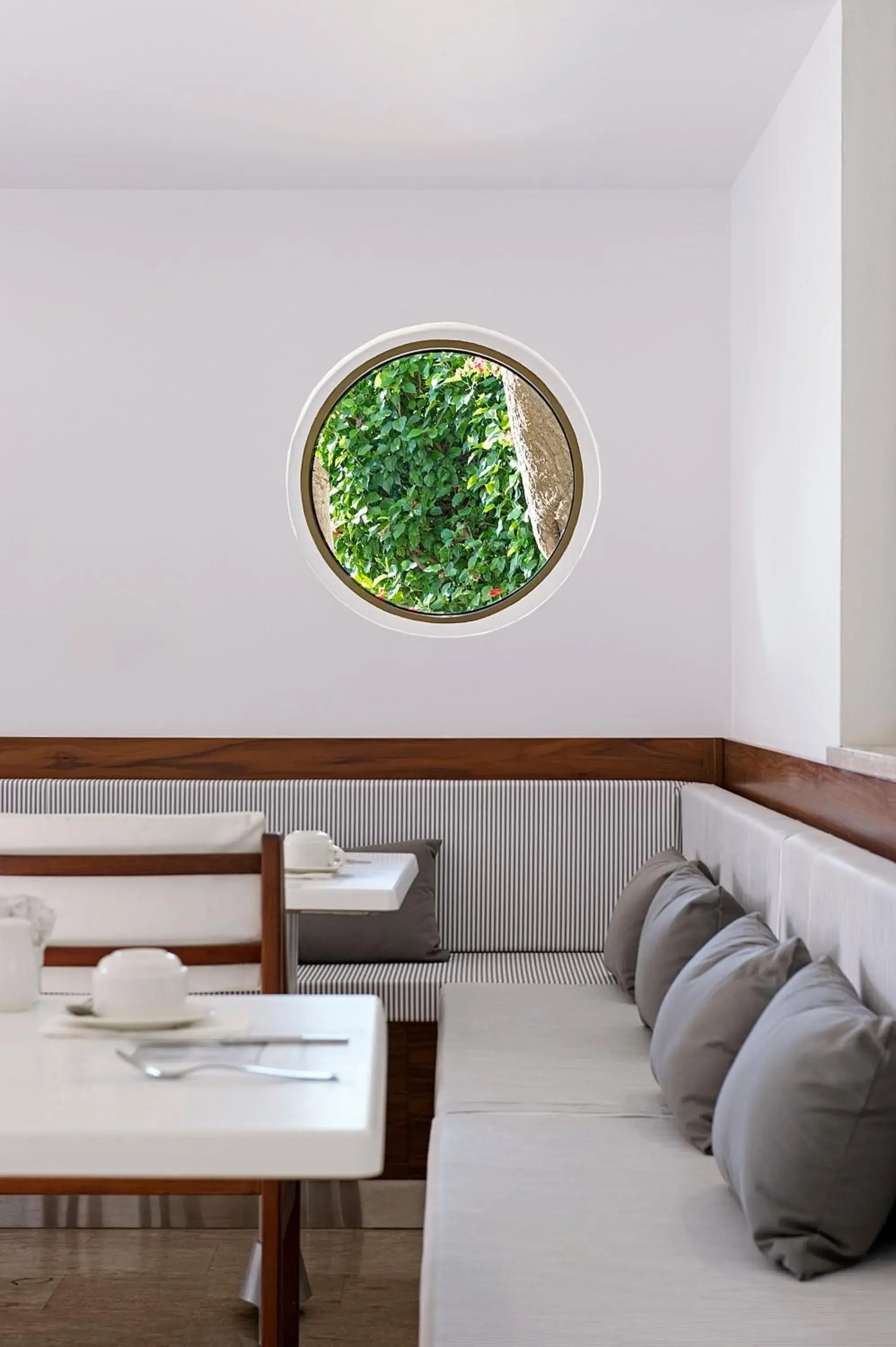 Restaurant/places to eat in Grecian Sands Hotel Restaurant/places to eat in Grecian Sands Hotel