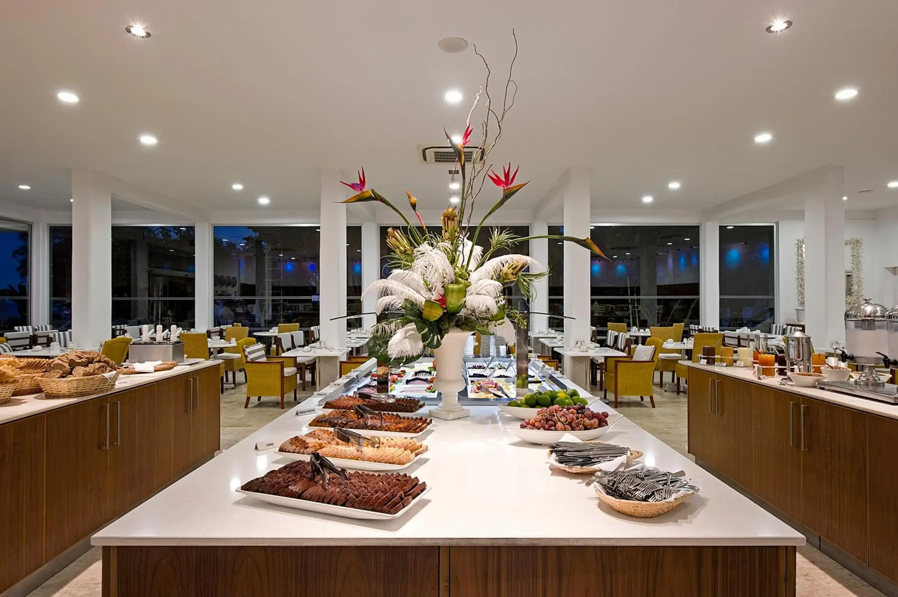 Restaurant/places to eat in Grecian Sands Hotel Restaurant/places to eat in Grecian Sands Hotel