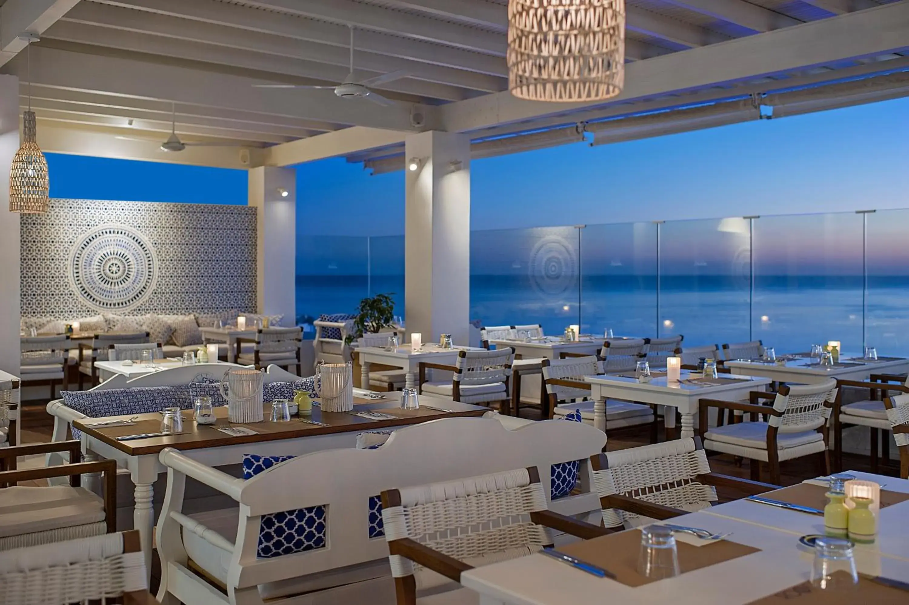 Restaurant/places to eat in Grecian Sands Hotel Restaurant/places to eat in Grecian Sands Hotel