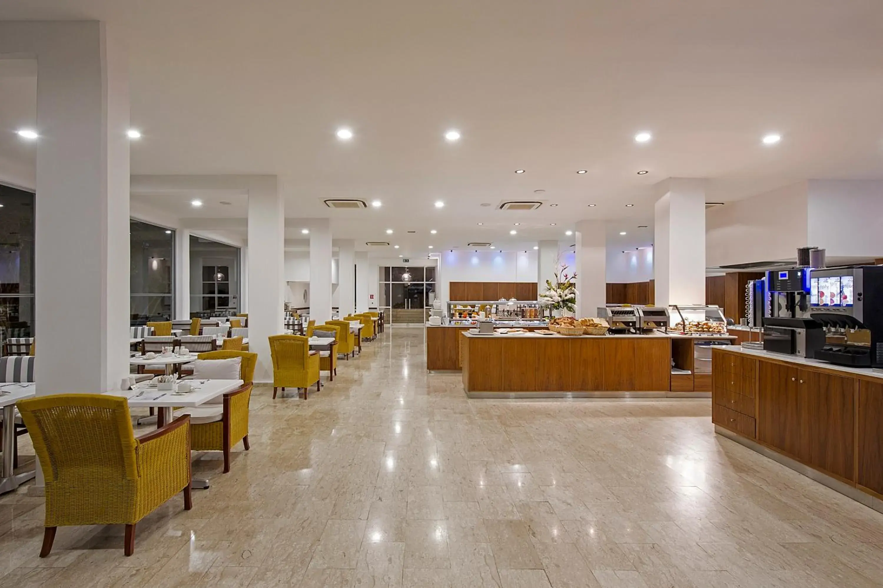 Restaurant/places to eat in Grecian Sands Hotel Restaurant/places to eat in Grecian Sands Hotel