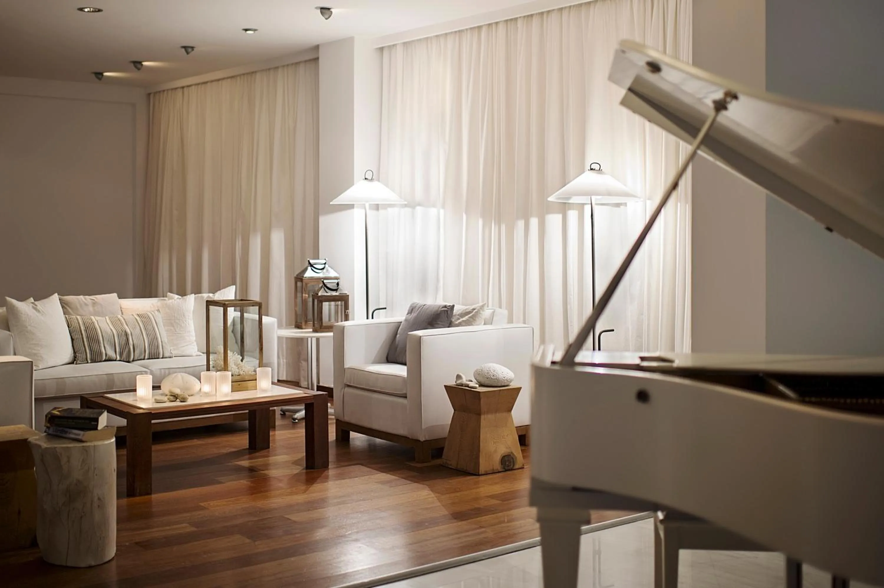 Lounge or bar in Grecian Sands Hotel