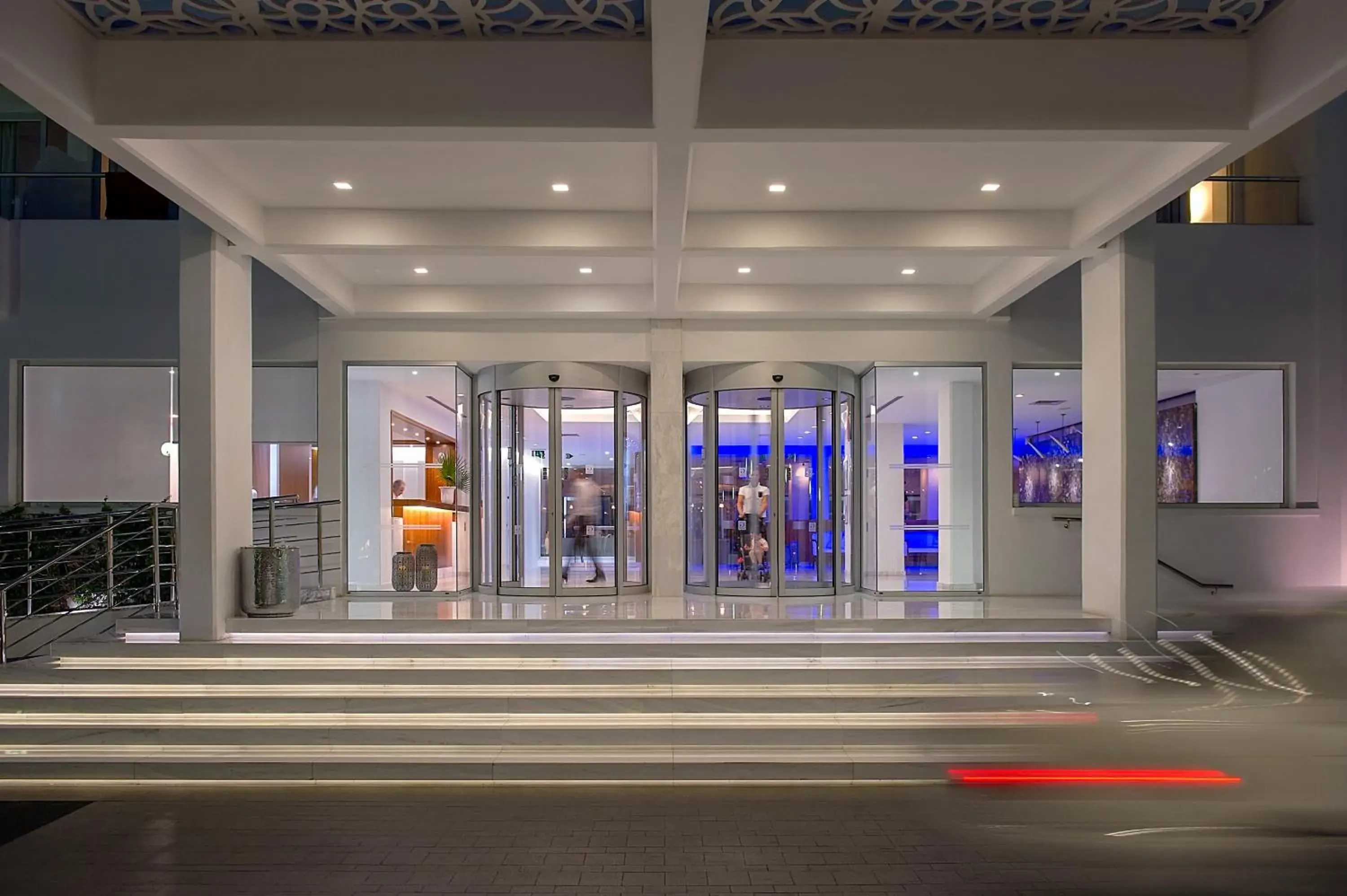 Facade/entrance in Grecian Sands Hotel Facade/entrance in Grecian Sands Hotel