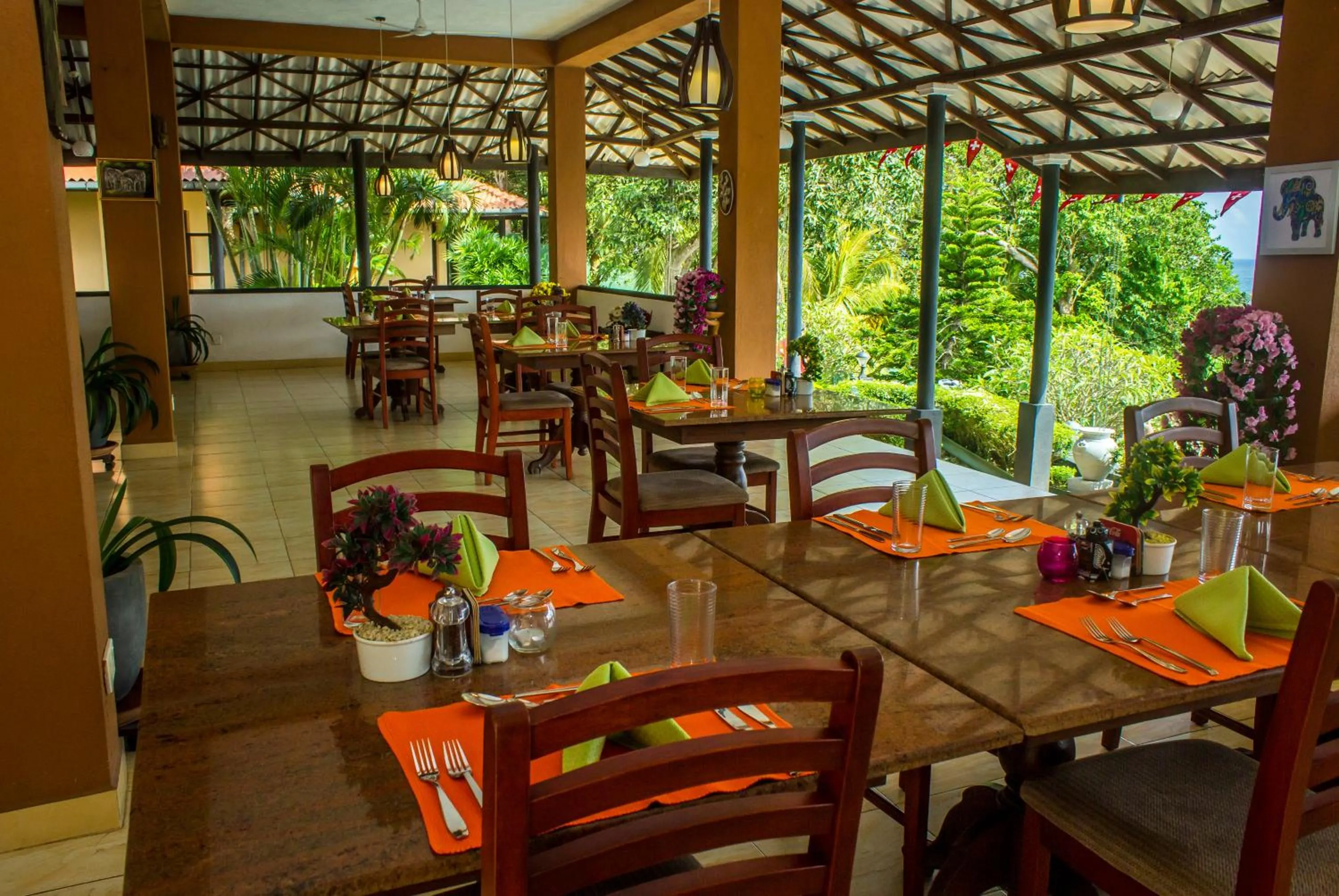 Restaurant/places to eat in Hotel Panorama