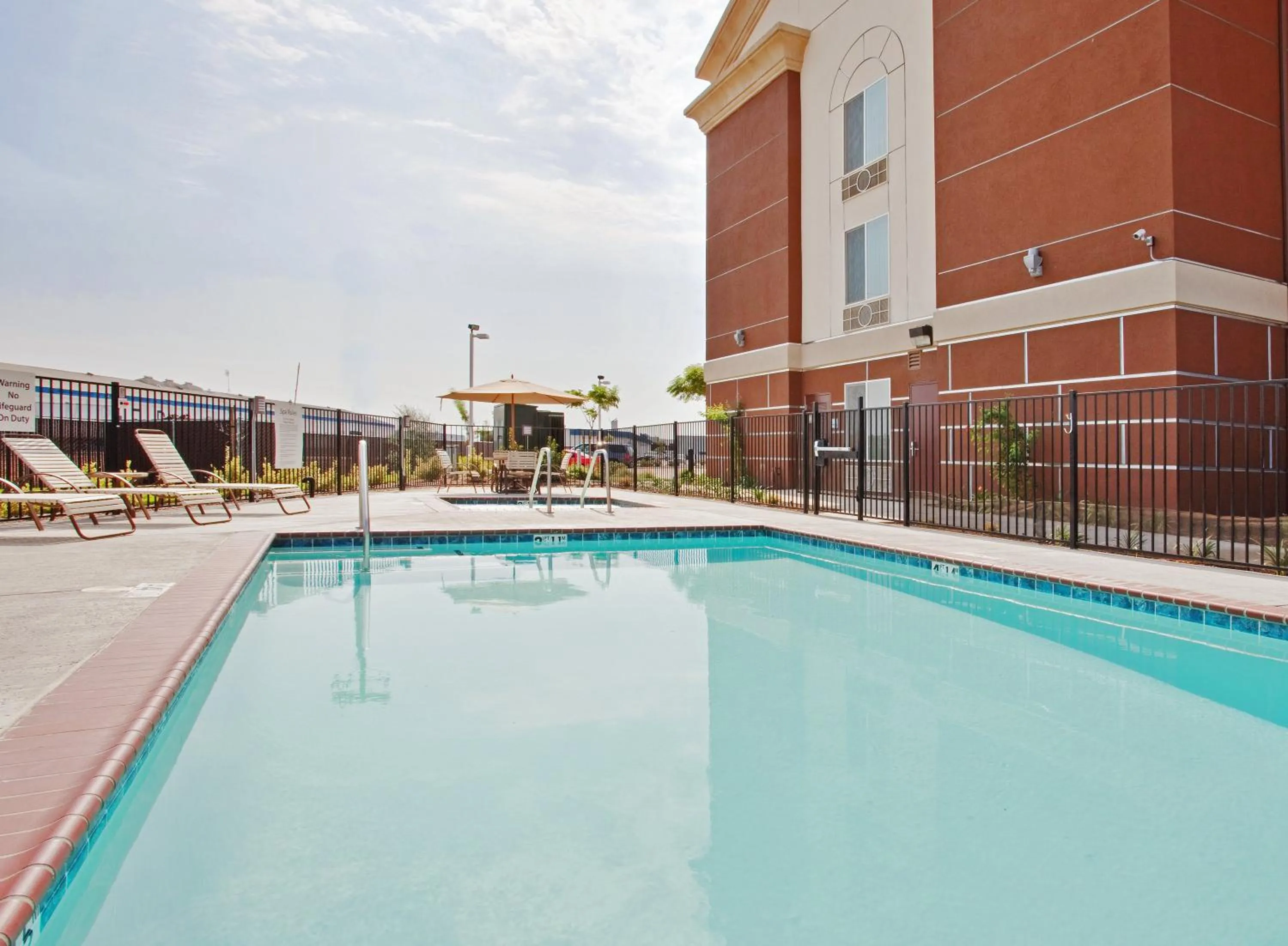 Swimming pool in Holiday Inn Express & Suites Dinuba West by IHG