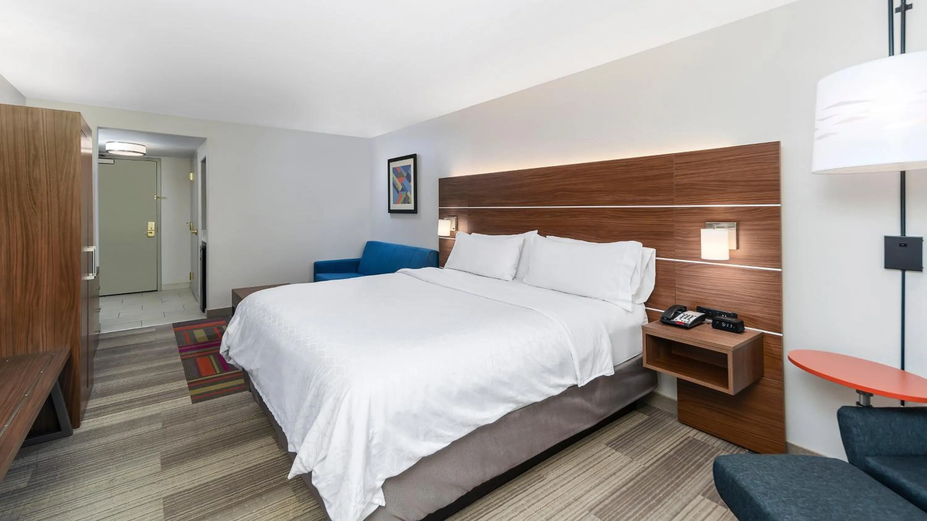 Photo of the whole room, Bed in Holiday Inn Express & Suites Dinuba West by IHG