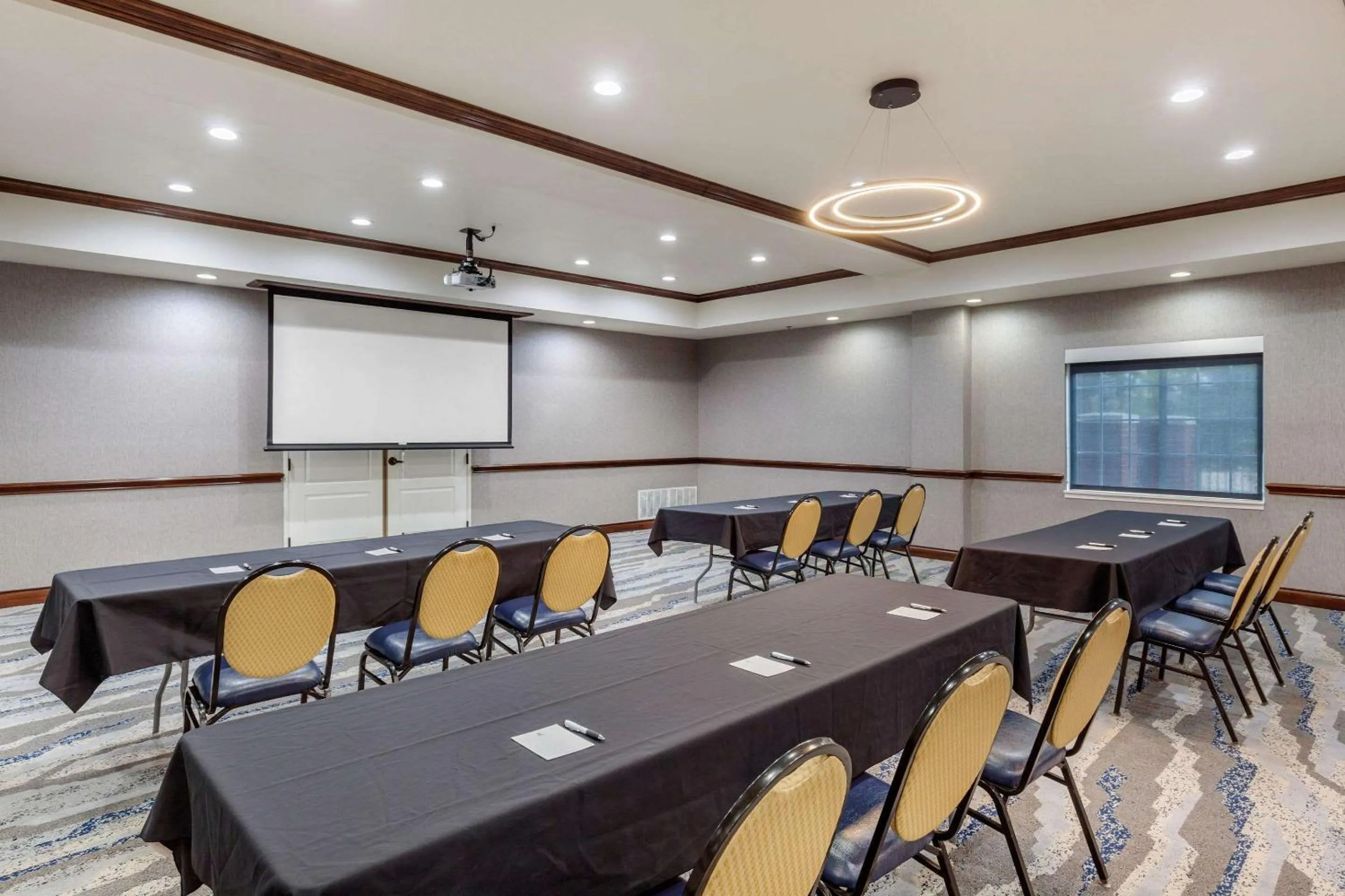 Meeting/conference room in Clarion Pointe Sulphur Springs