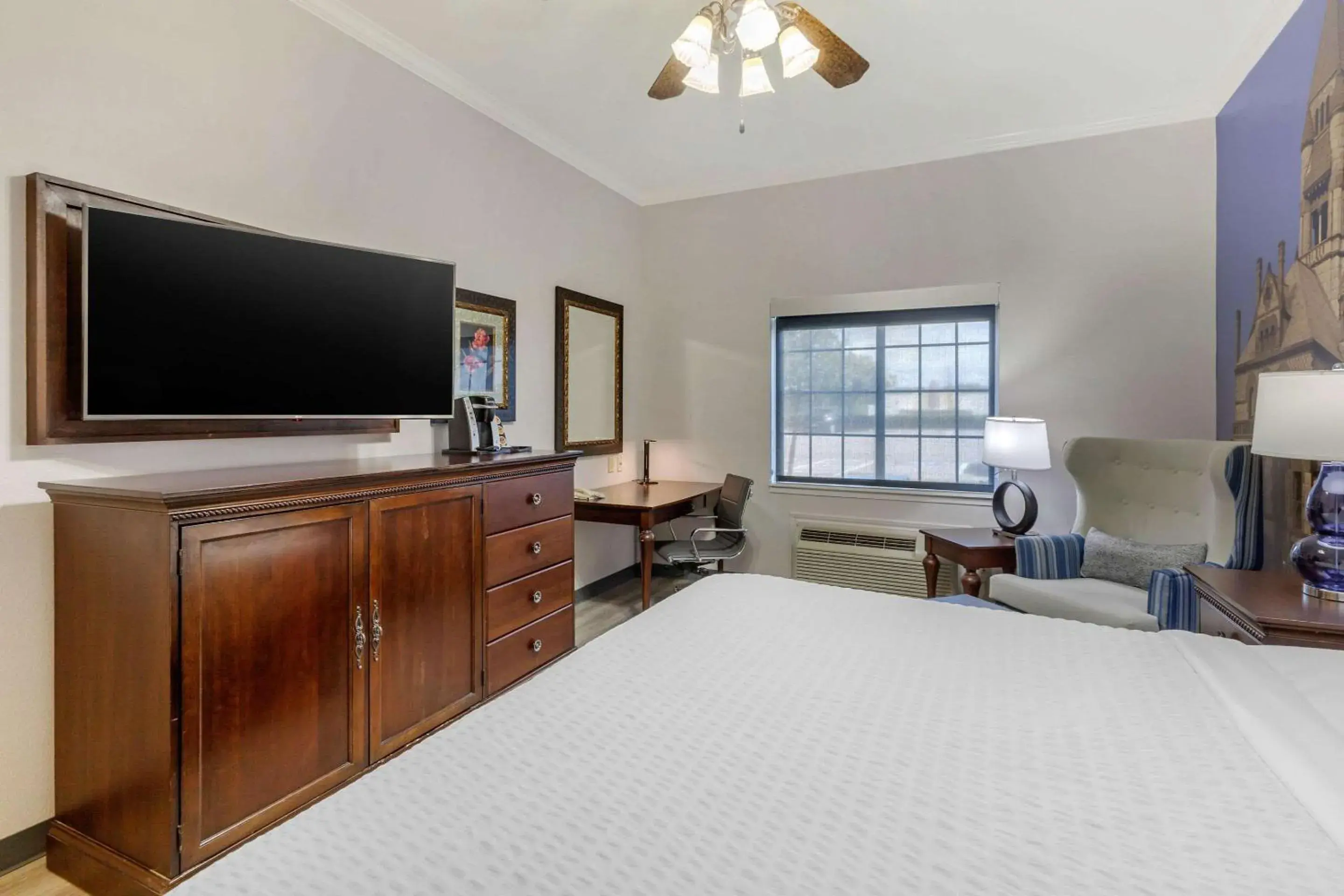 Bedroom, Bed in Clarion Pointe Sulphur Springs Bedroom, Bed in Clarion Pointe Sulphur Springs