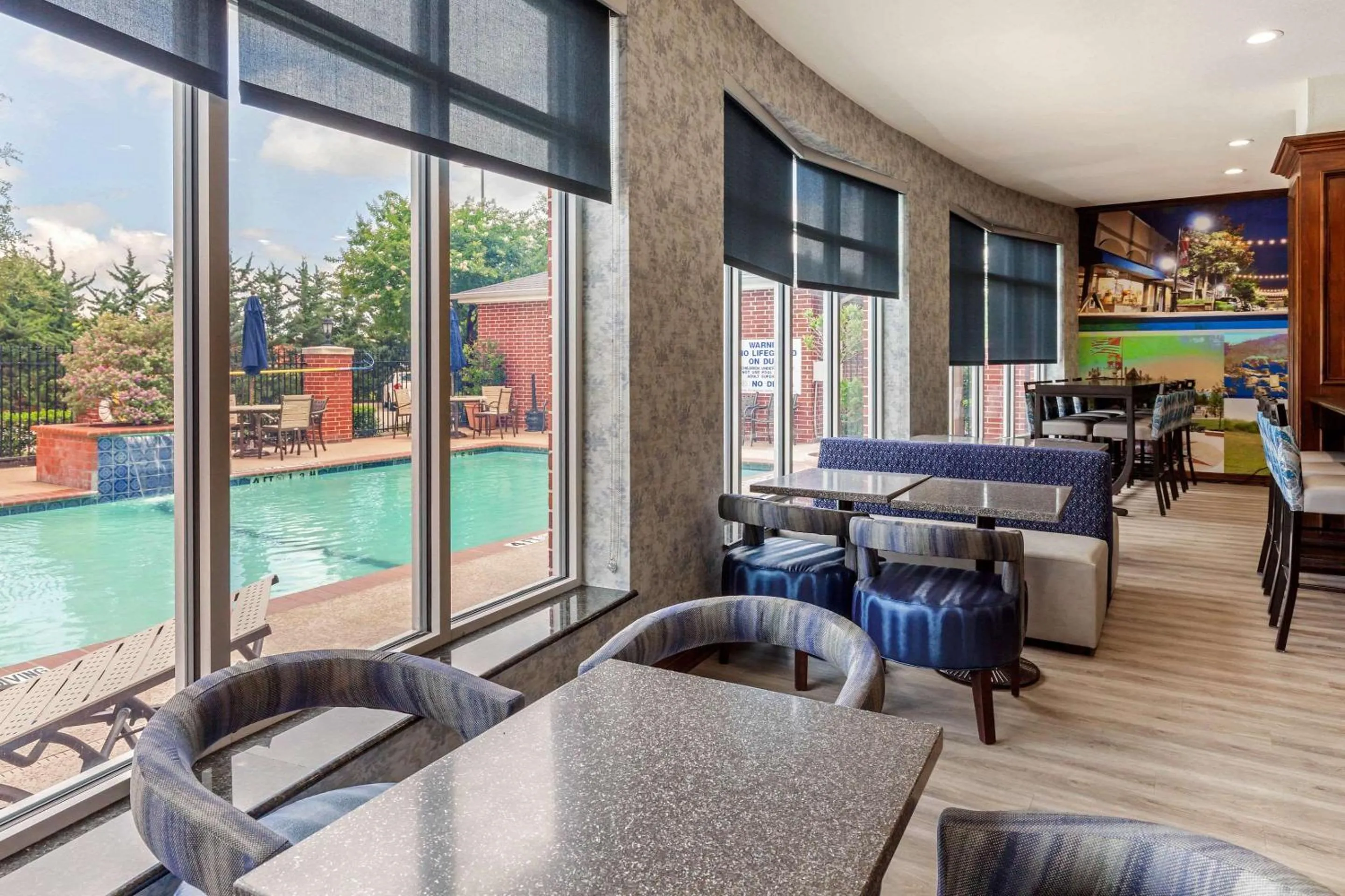 Breakfast in Clarion Pointe Sulphur Springs