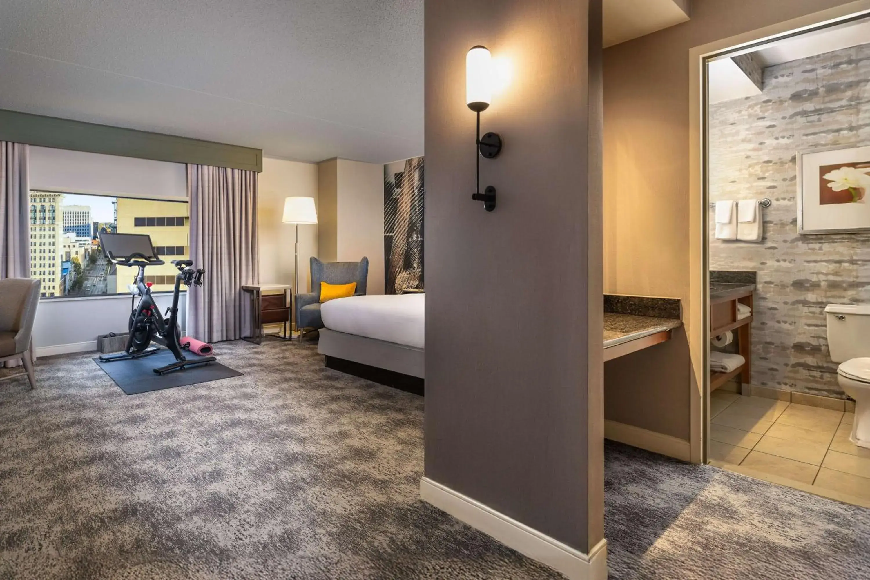 Bathroom, Bed in Hilton Lexington Downtown Bathroom, Bed in Hilton Lexington Downtown