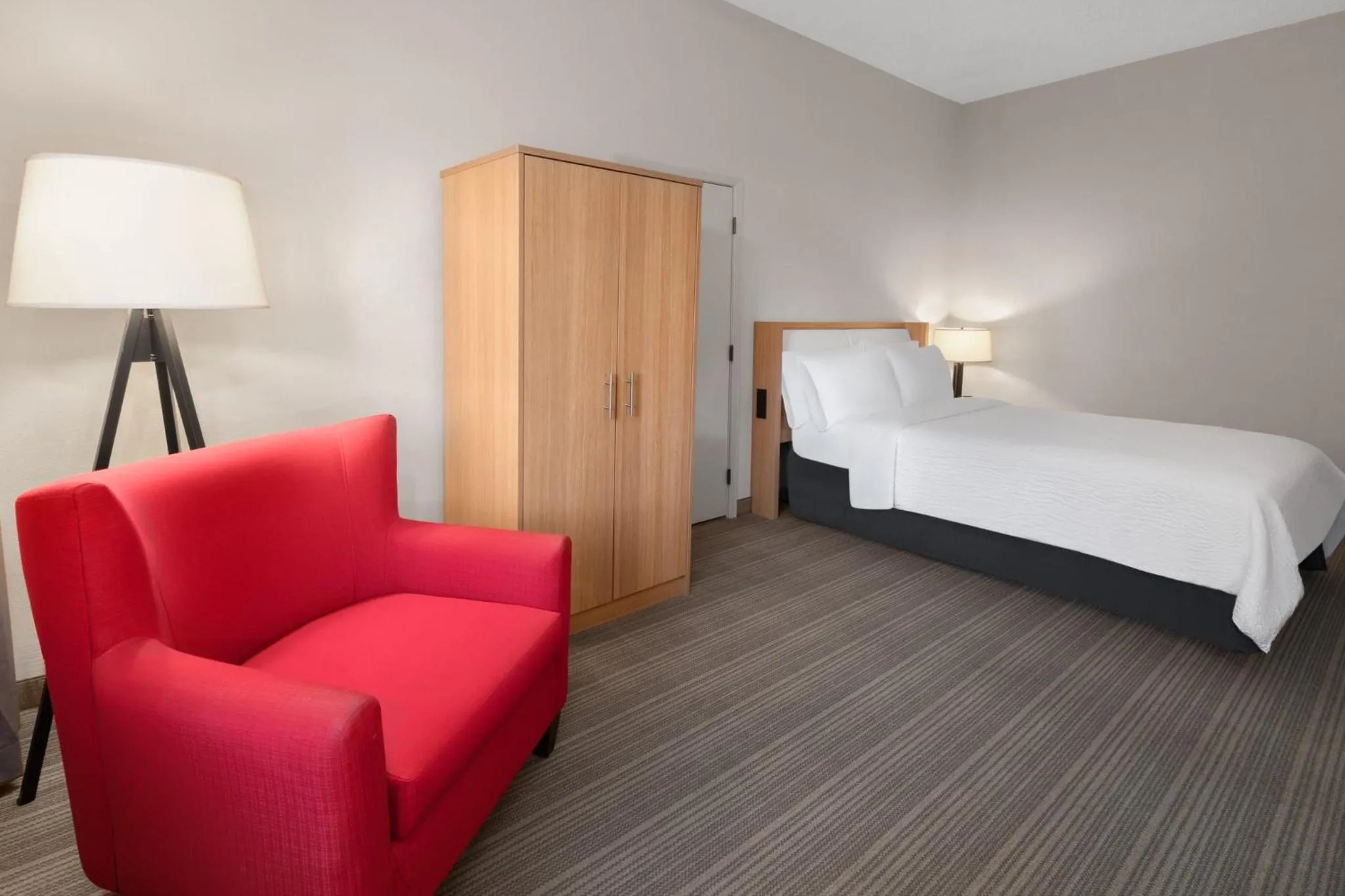 Photo of the whole room, Bed in Holiday Inn El Paso West – Sunland Park by IHG